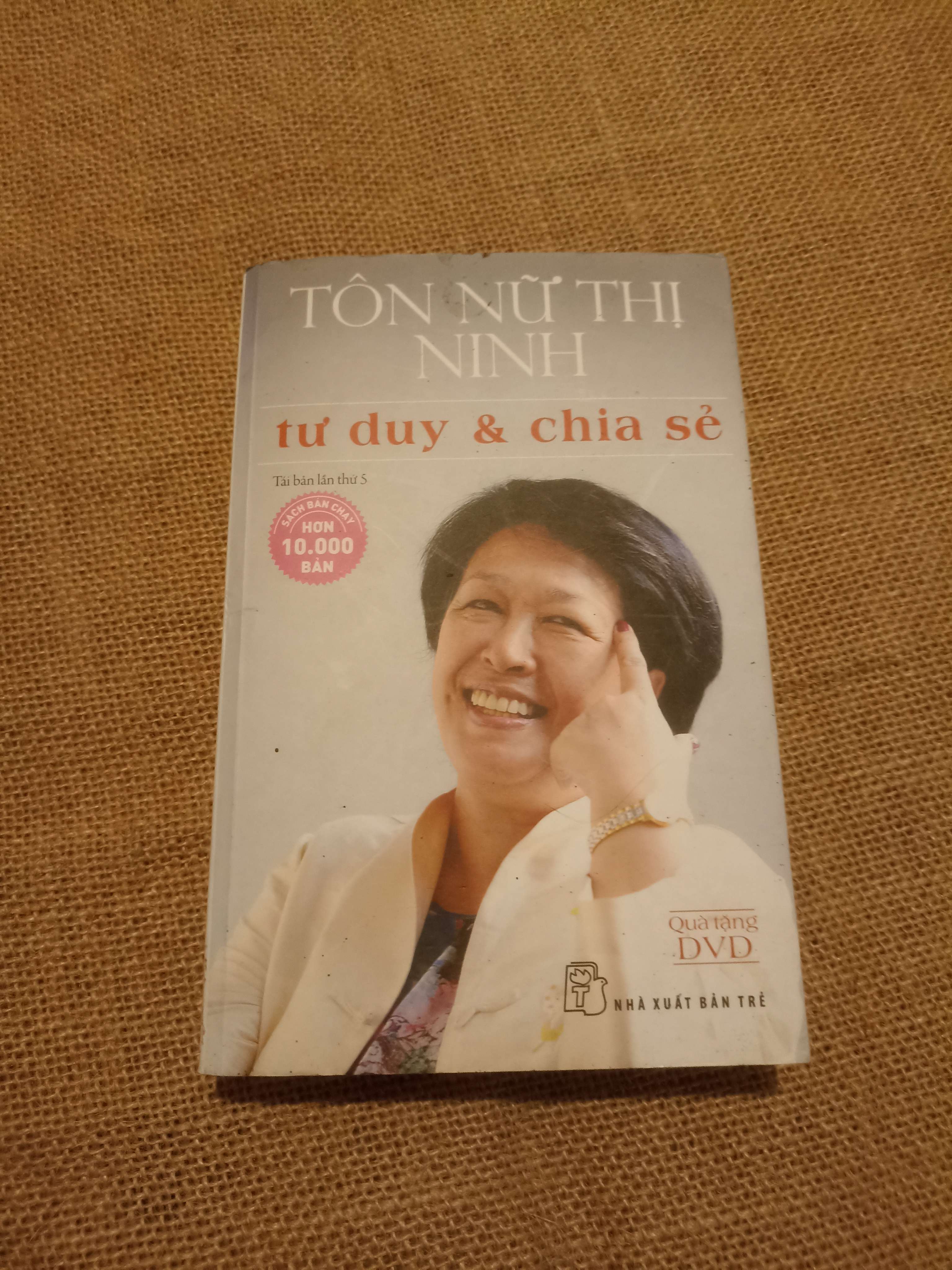 Tư duy & chia sẻ - Tôn Nữ Thị Ninh Mới 80% (Sách văn học) VAVO