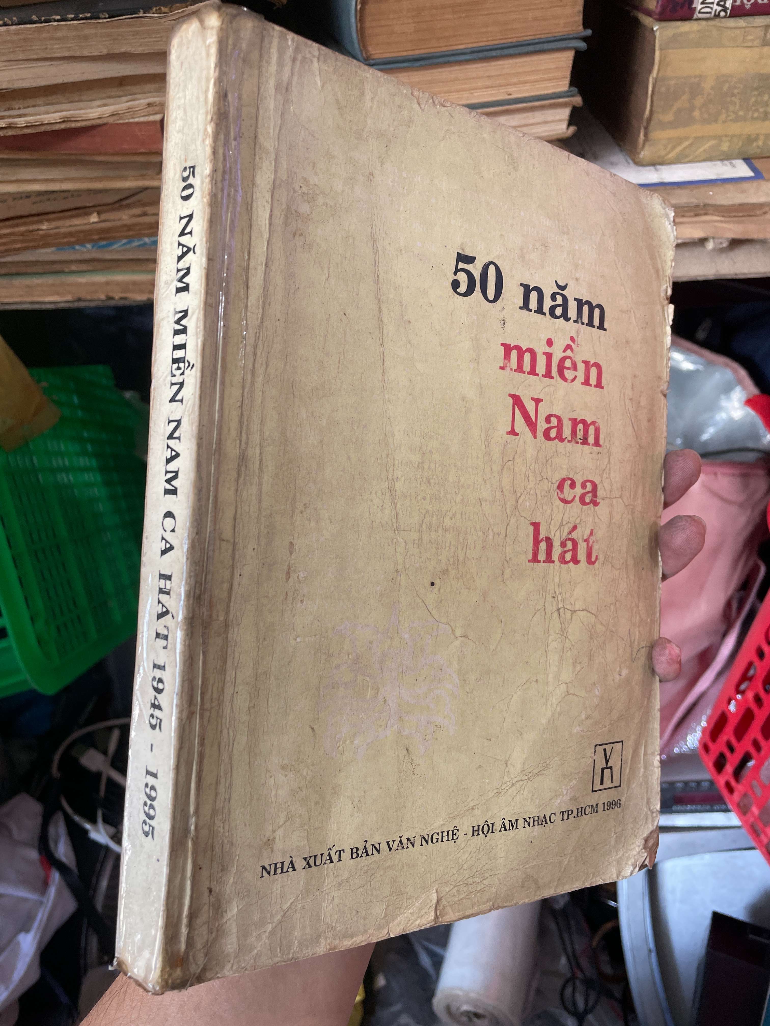 50 Năm Miền Nam Ca Hát (Sách chuyên khảo, khảo cứu) KSX