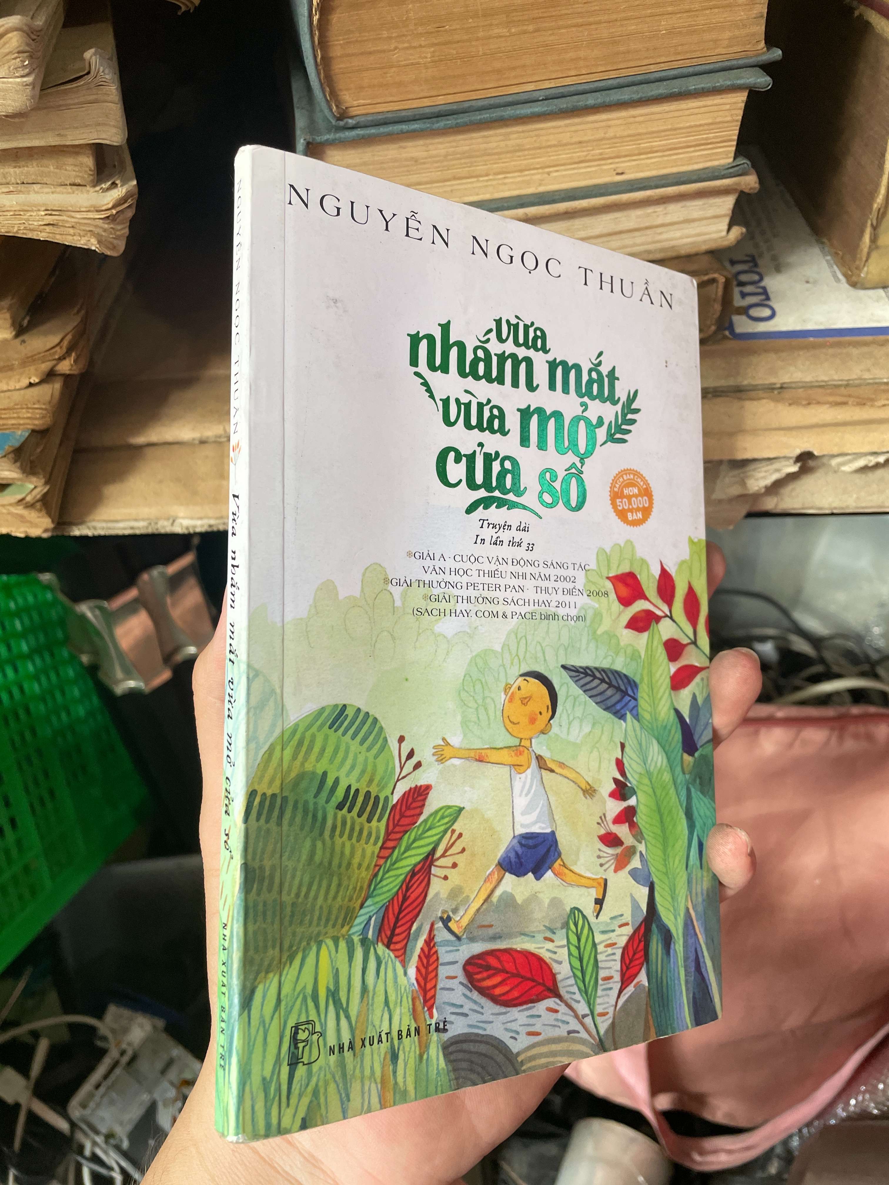 Vừa Nhắm Mắt Vừa Mở Cửa Sổ - Nguyễn Ngọc Thuần (Sách văn học) KSX