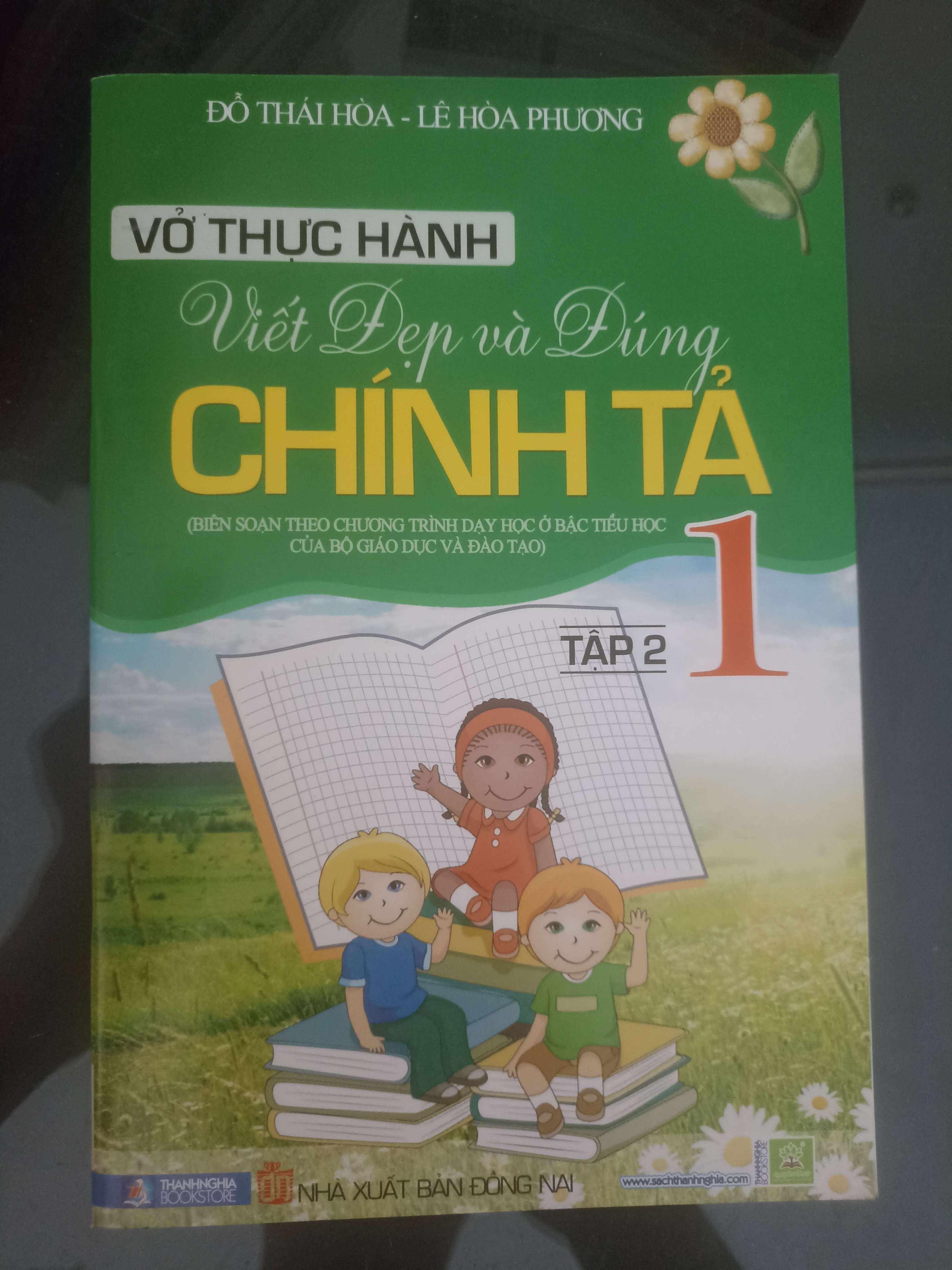 Vở thực hành viết đẹp và đúng chính tả lớp 1 tập hai 2018 (Sách giáo khoa - giáo trình) VAVO
