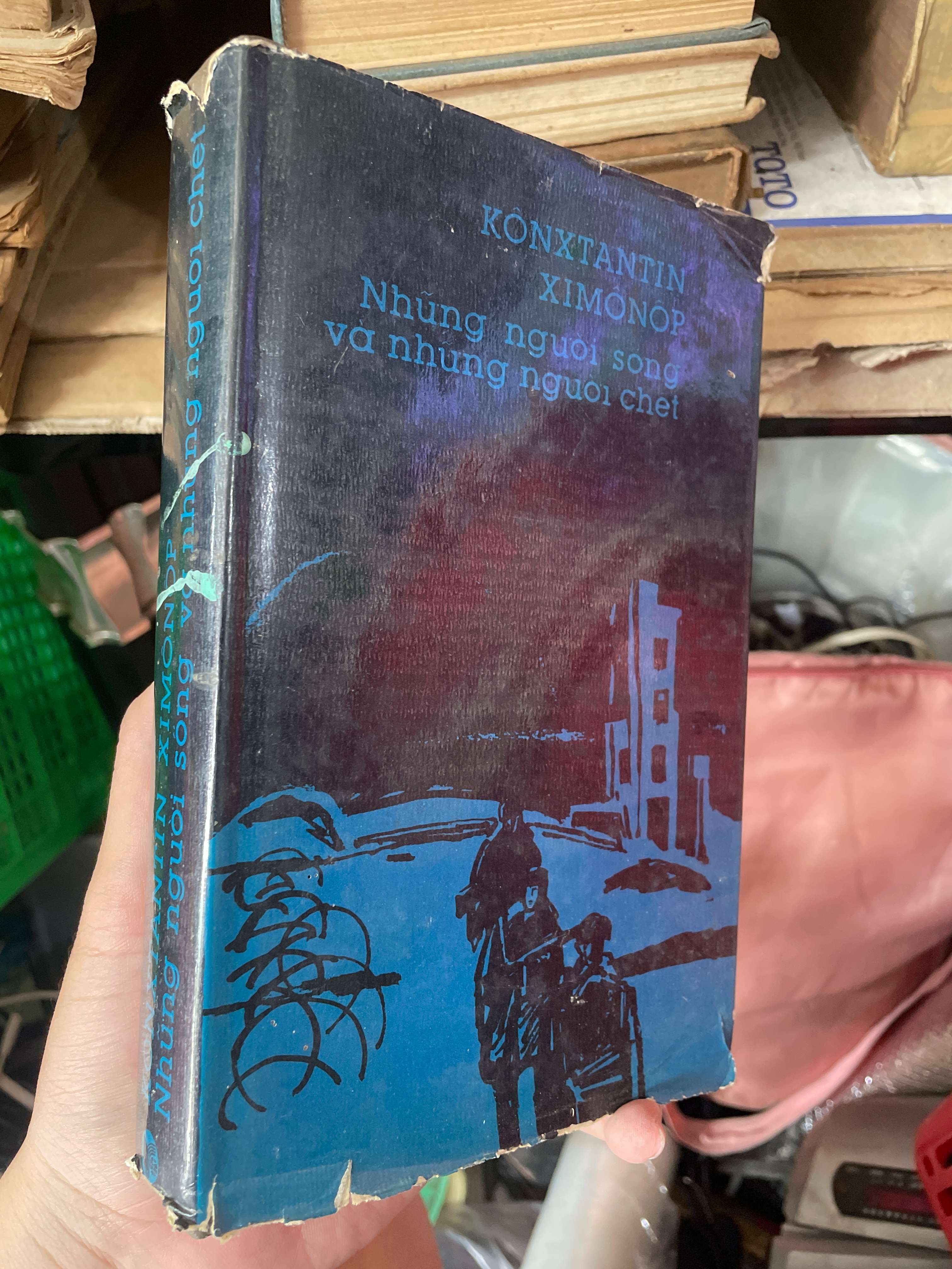 Những Người Sống Và Những Người Chết - Kôxtanti Ximônôp (Sách văn học) KSX