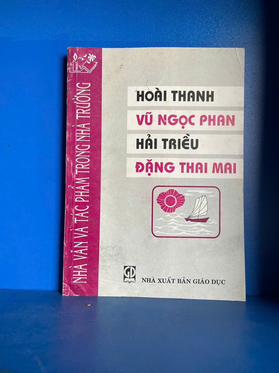 Nhà văn và tác phẩm trong nhà trường: Hoài Thanh, Vũ Ngọc Phan, Hải Triều, Đặng Thai Mai 2007 (Sách văn học) VAVO