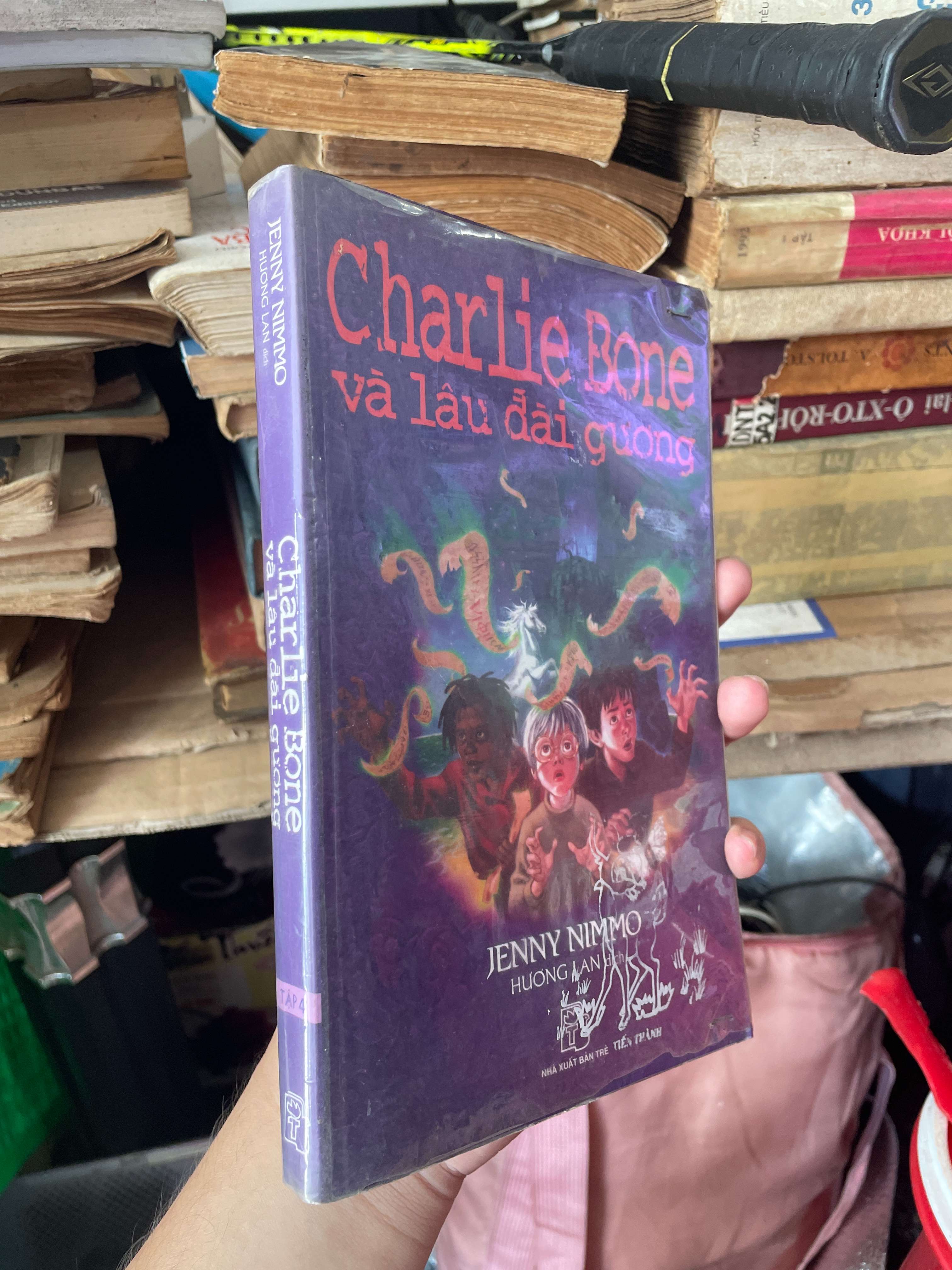 Charlie Bone Và Lâu Đài Gương - Jenny Nimmo (Sách văn học) KSX