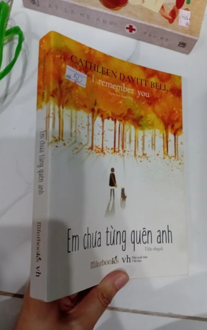 Em chưa từng quên anh - Cathleen Davitt Bell (Sách văn học) TKB