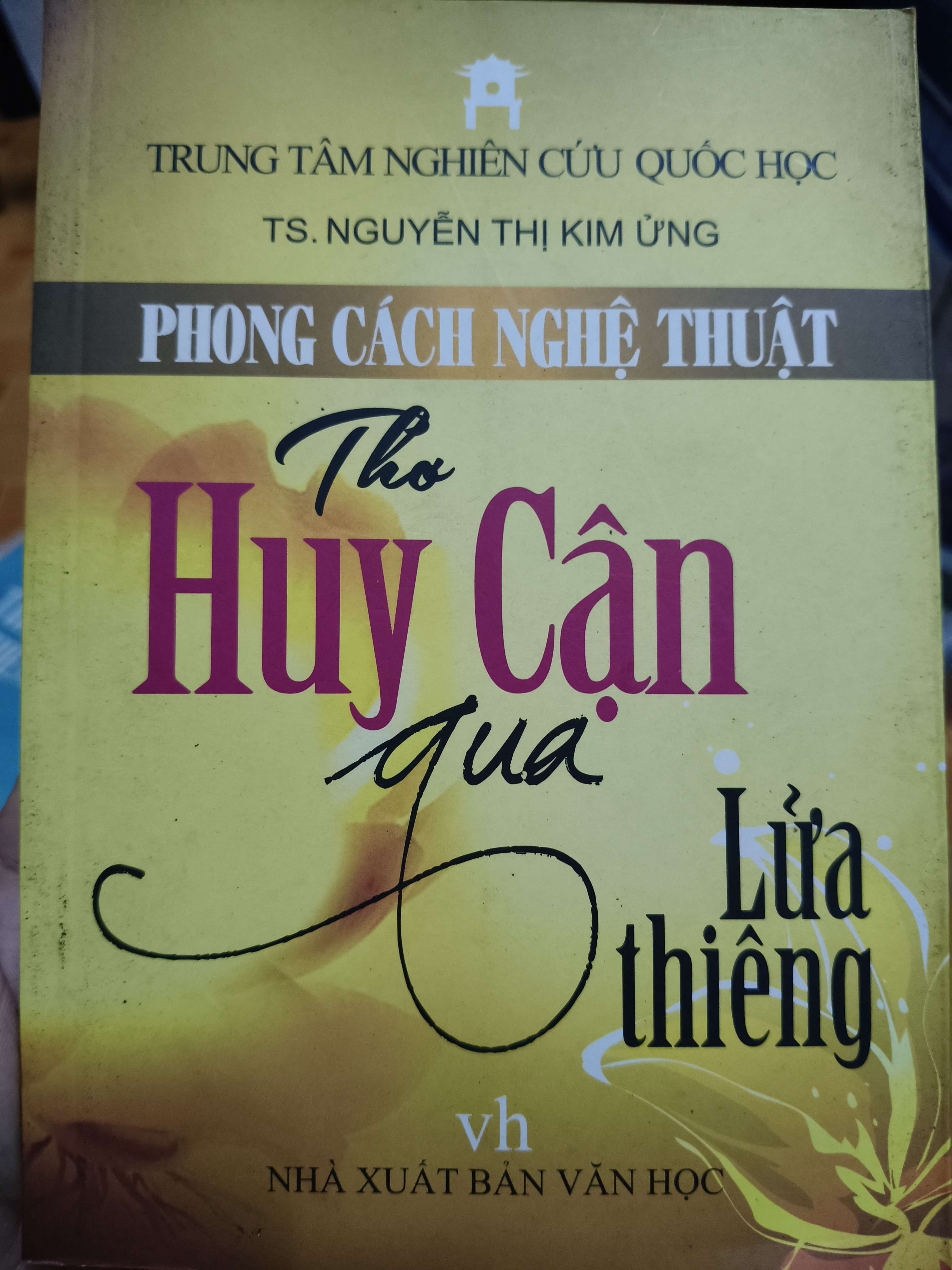 Phong cách nghệ thuật thơ Huy cận qua lửa thiêng (Sách văn học) ANTQ