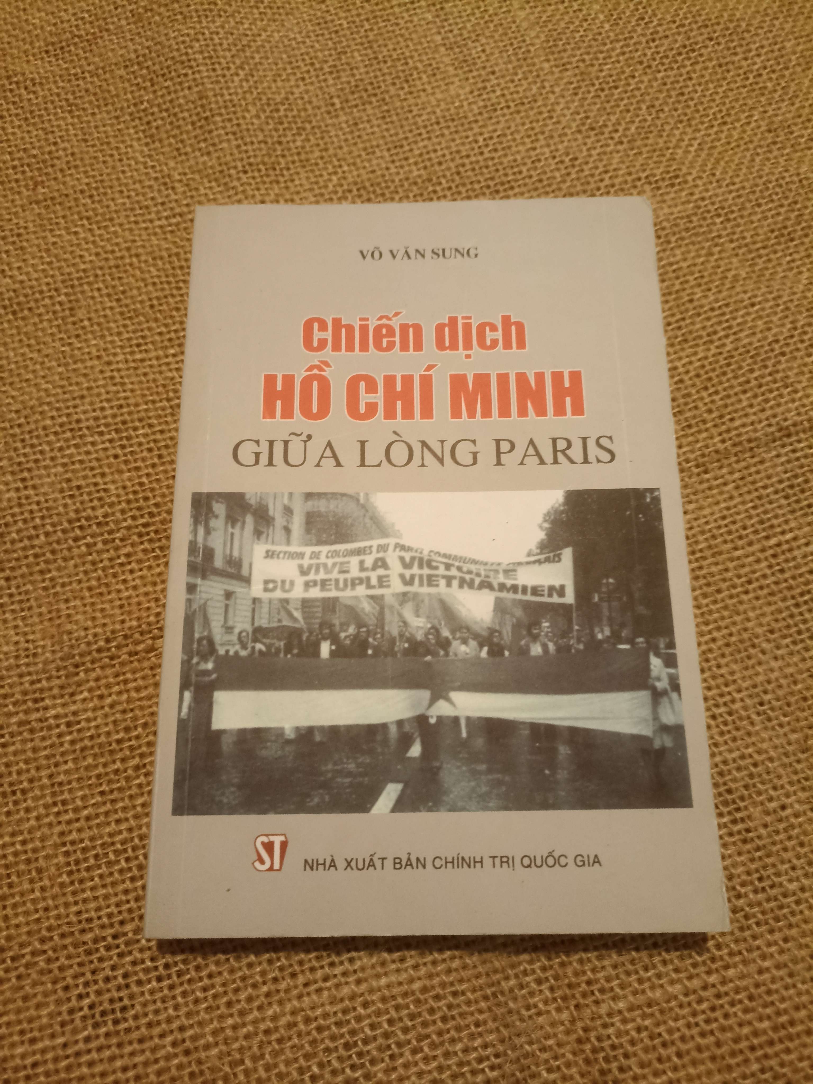 Chiến dịch Hồ Chí Minh giữa lòng Paris - Võ Văn Sung Mới 90% (Lịch sử thế giới) VAVO