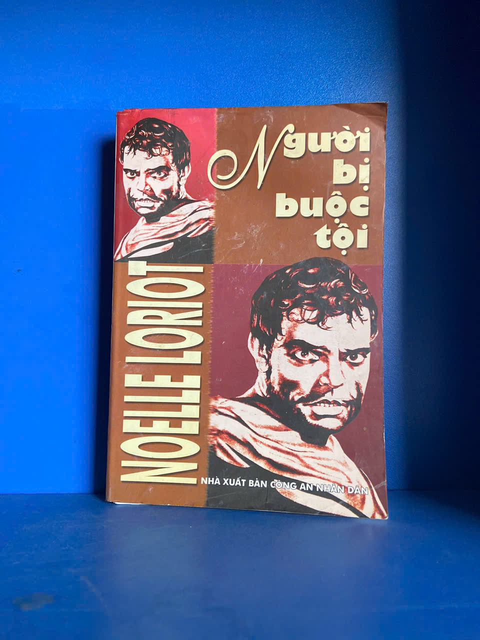 Người bị buộc tội - Noelle Loriot 2010 (Sách văn học) VAVO