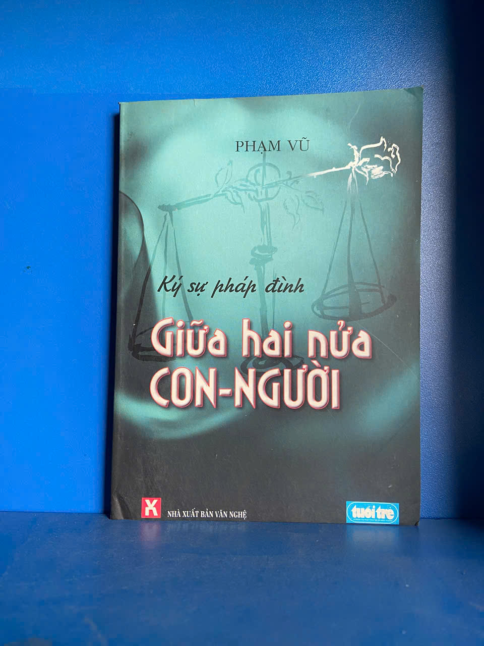 Giữa hai nửa con-người - Phạm Vũ 2006 (Sách văn học) VAVO