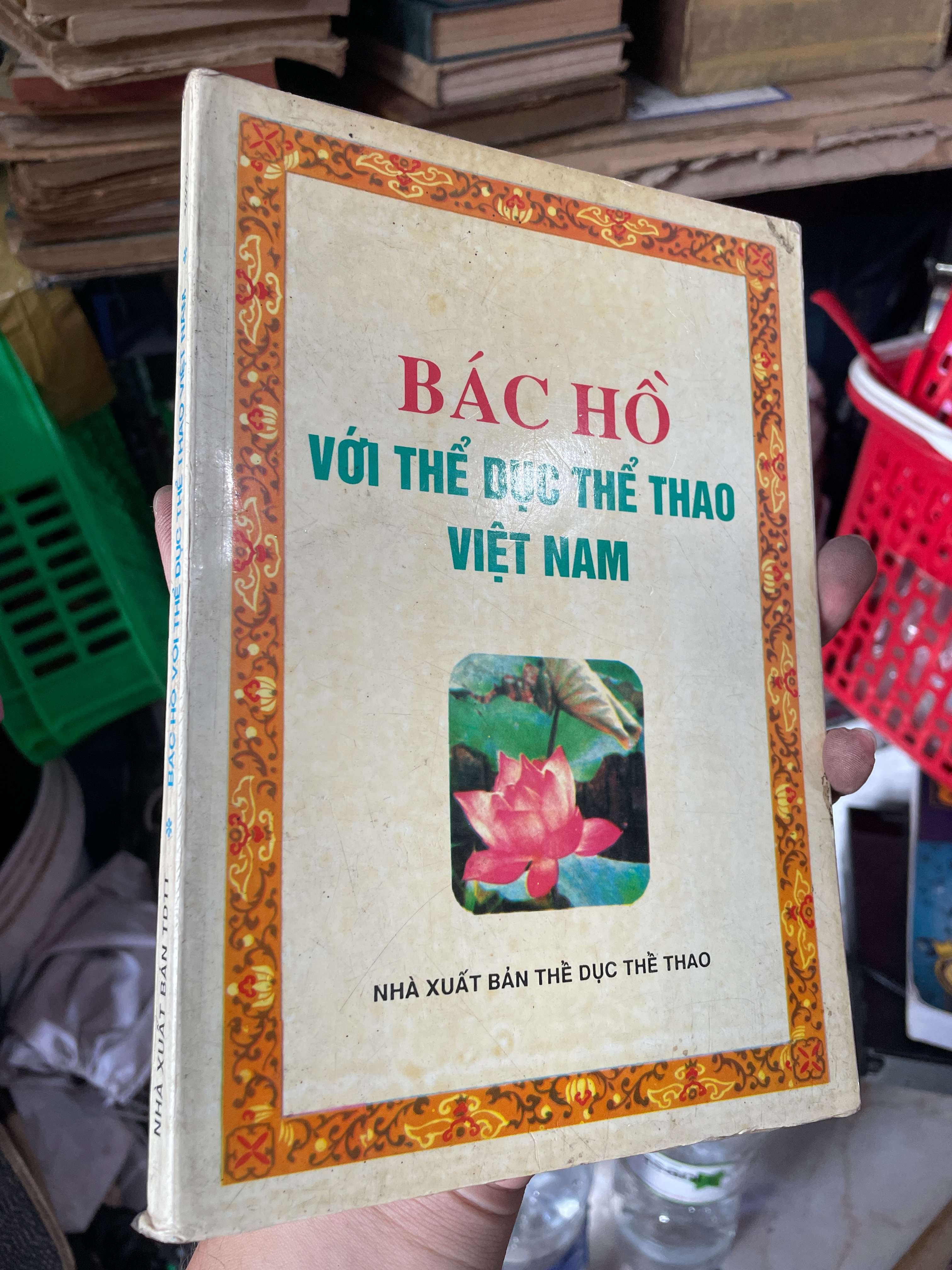 Bác Hồ với thể dục thể thao Việt Nam (Sách Danh nhân) KSX