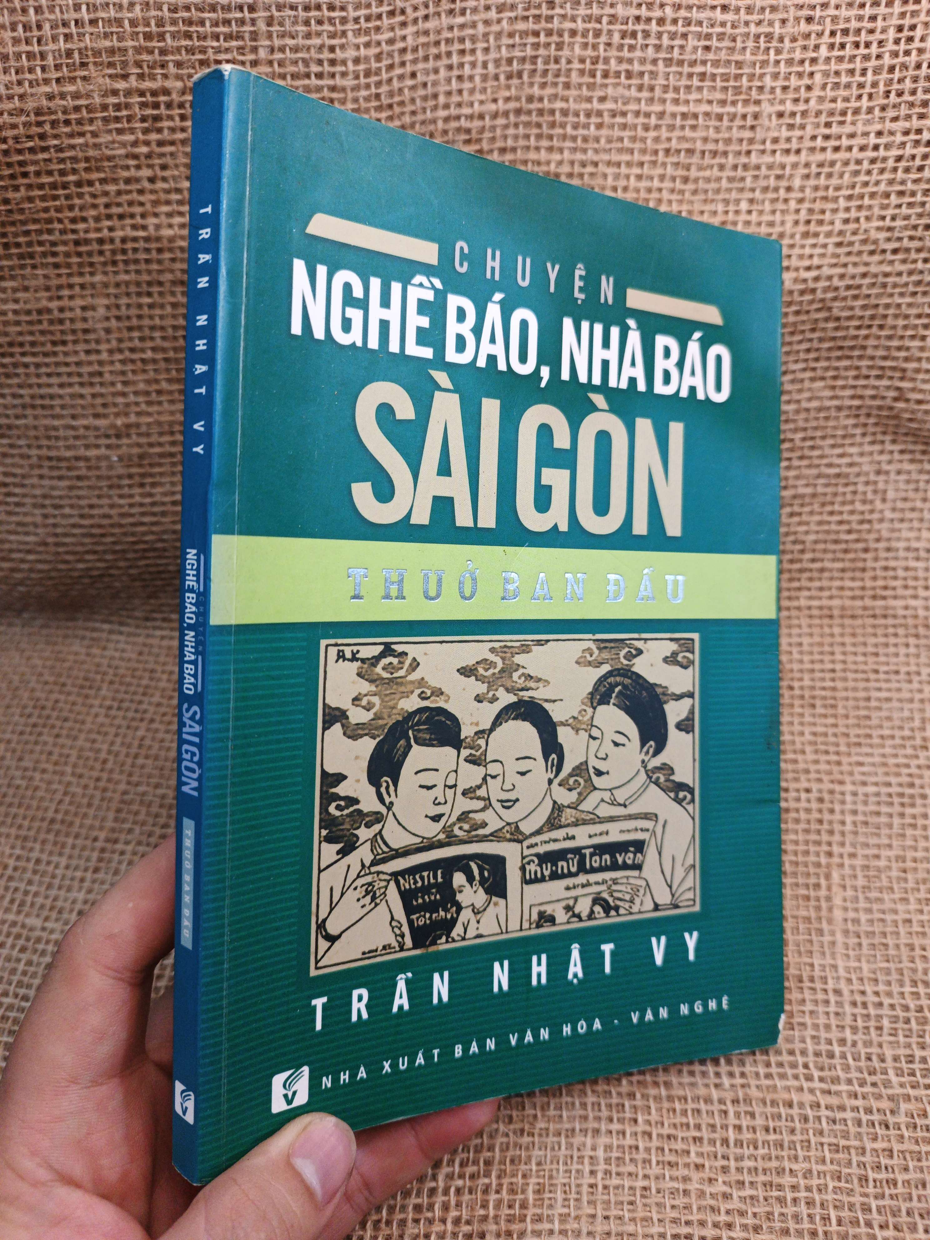 Chuyện Nghề Báo, Nhà Báo Sài Gòn Thuở Ban Đầu - Trần Nhật Vy 2016 mới 80% ố (Sách văn học) HMT