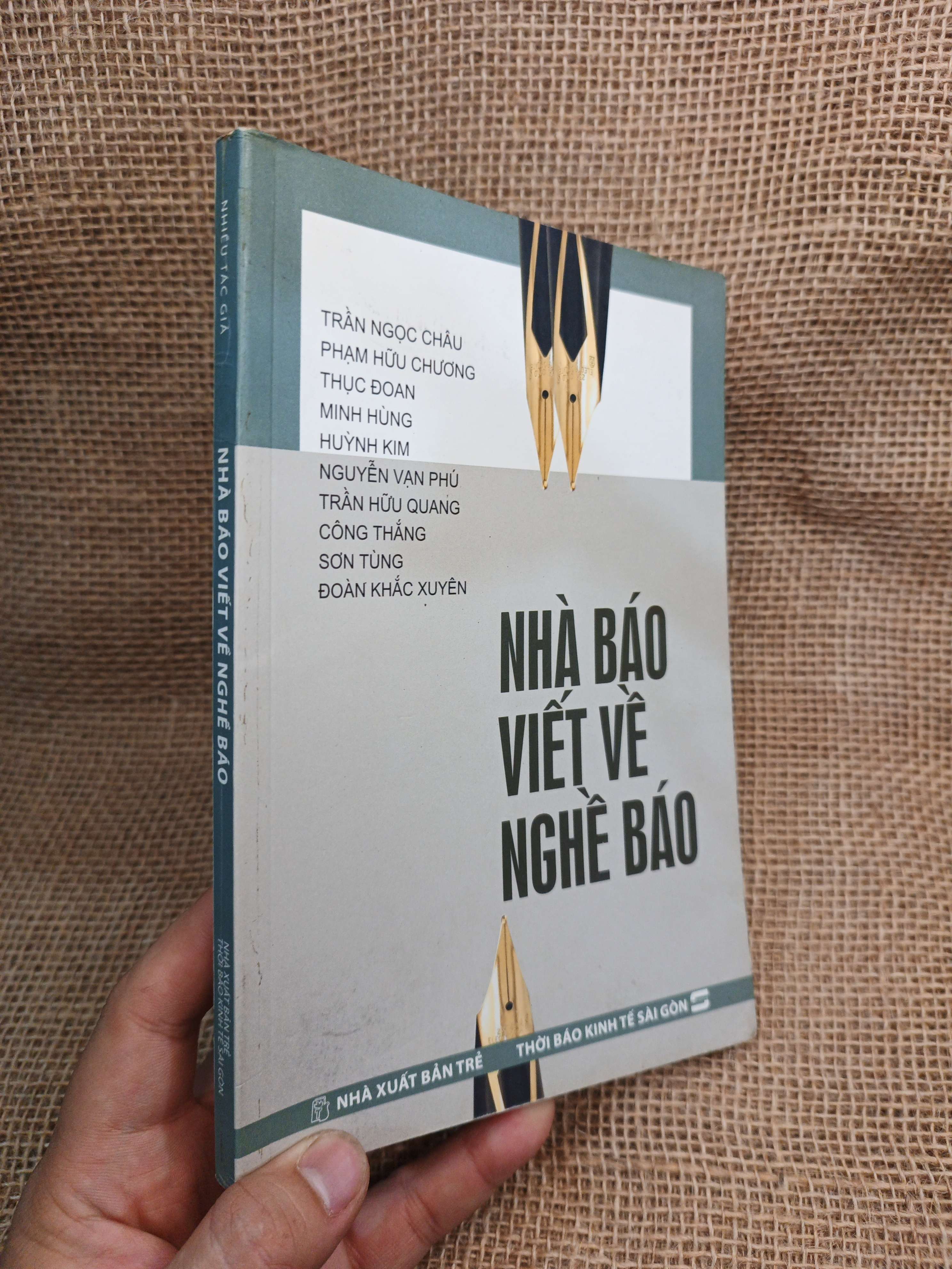 Nhà Báo Viết Về Nghề Báo - Nhiều Tác Giả 2009 mới 90% ố nhẹ (Sách văn học) HMT