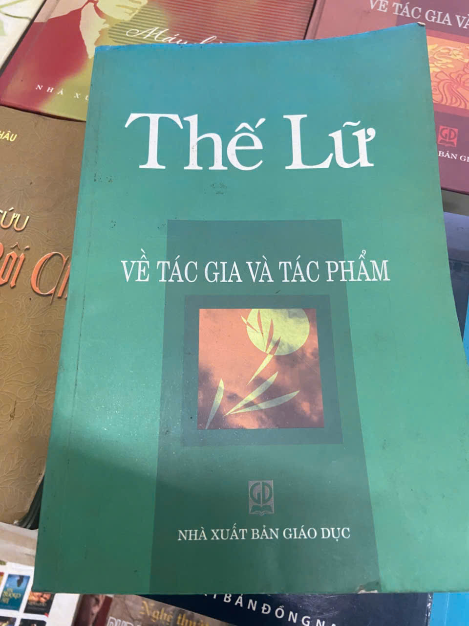 Thế Lữ về tác giả và tác phẩm (Sách văn học) VAVO