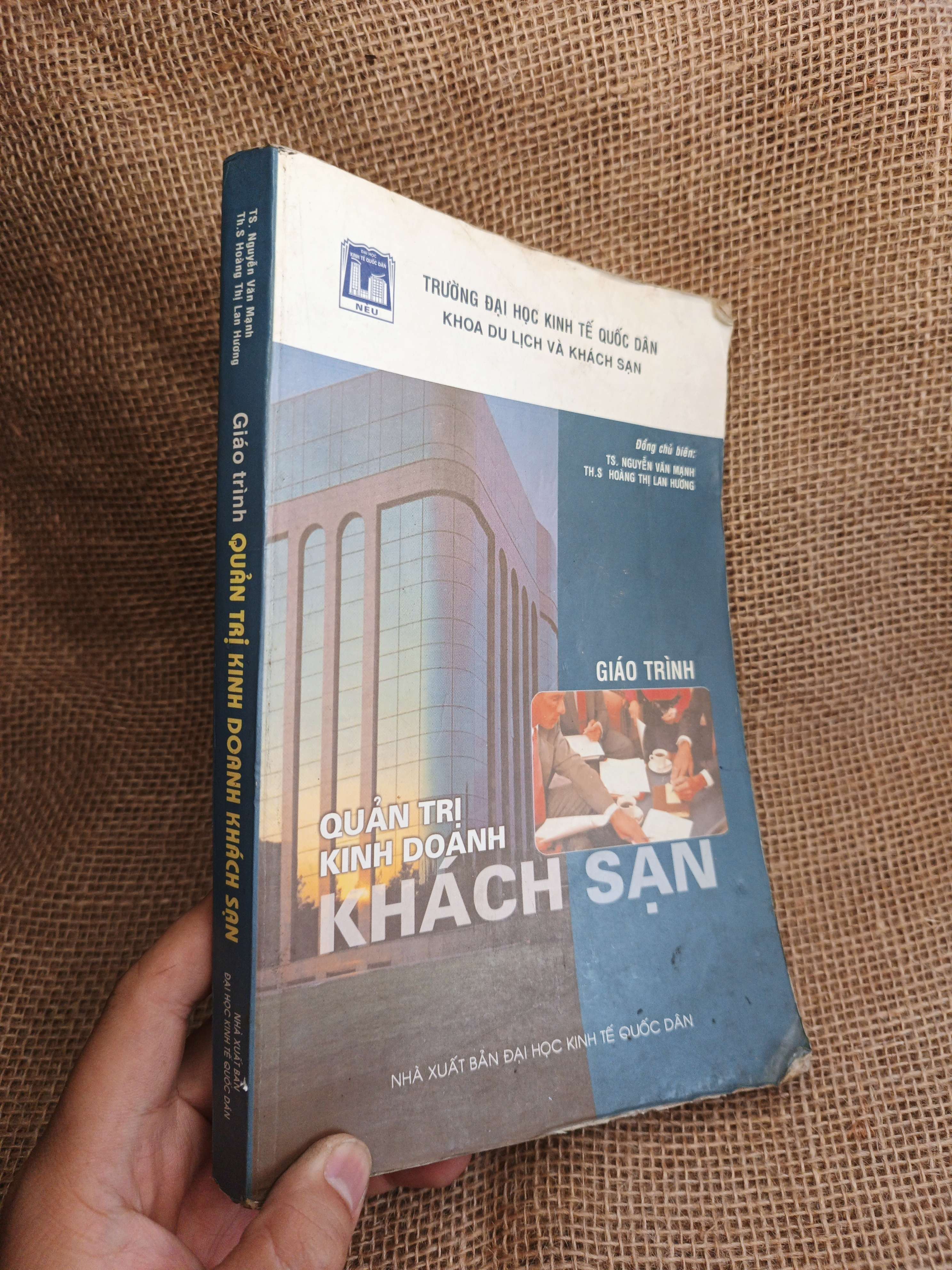 Giáo Trình Quản Trị Kinh Doanh Khách Sạn 2008 mới 80% nhăn góc (Giáo trình đại học - cao đẳng) HLSC