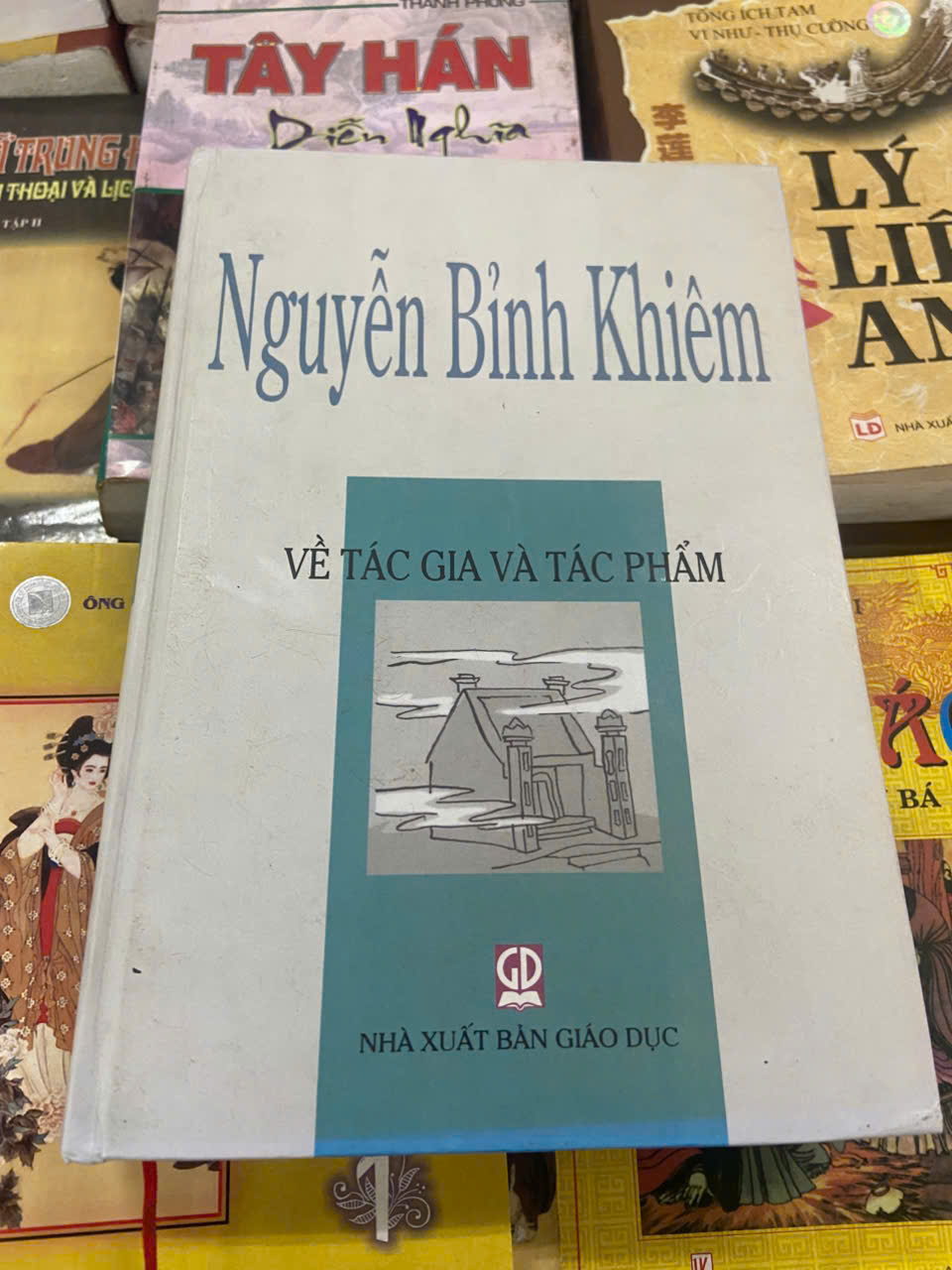 Nguyễn Bỉnh Khiêm về tác giả và tác phẩm (Bìa cứng) (Sách văn học) VAVO