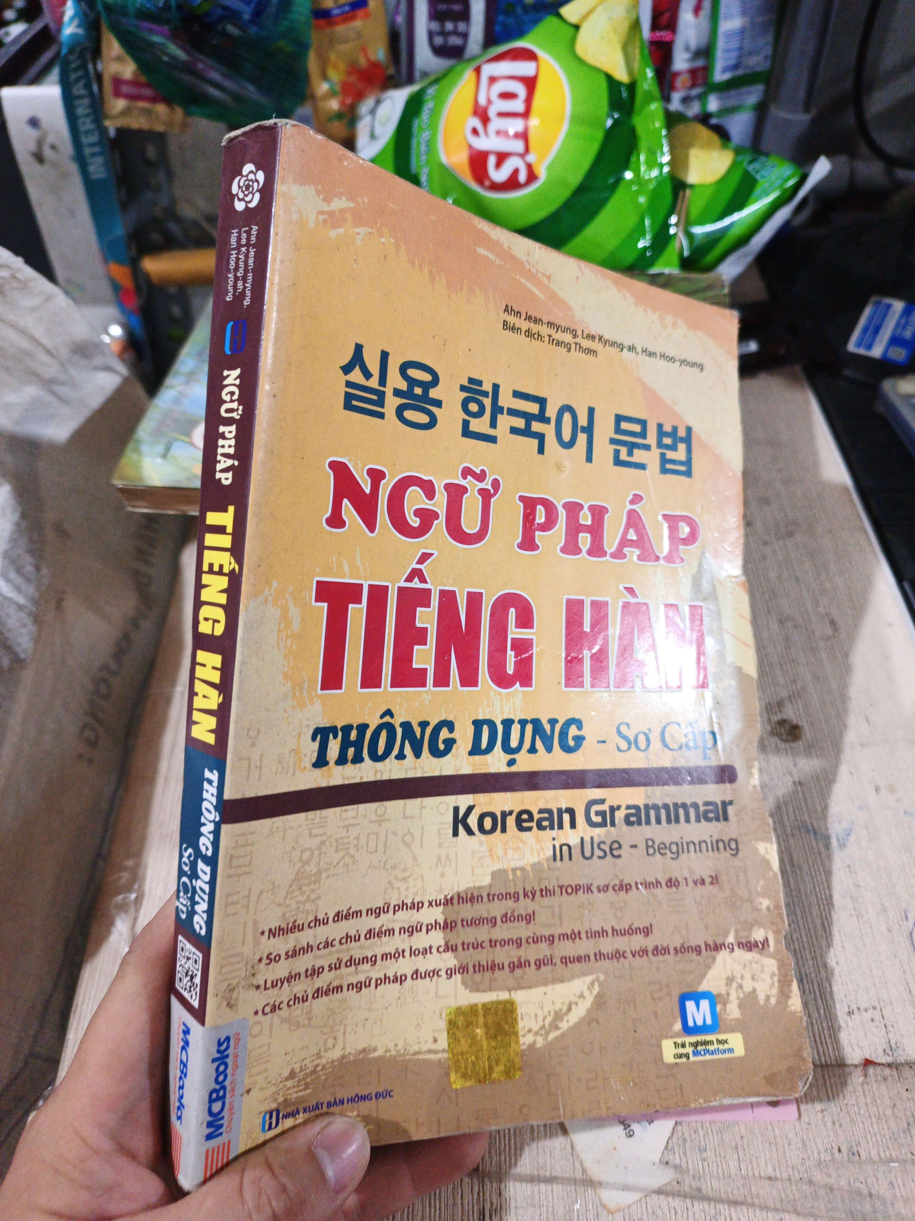 Ngữ Pháp Tiếng Hàn Thông Dụng Sơ Cấp - Ahn Jean-myung, Lee Kyung-ah, Han Hoo-young mới 70% ố, rách bìa, rách trang cuối (Sách học tiếng Hàn) HLSC