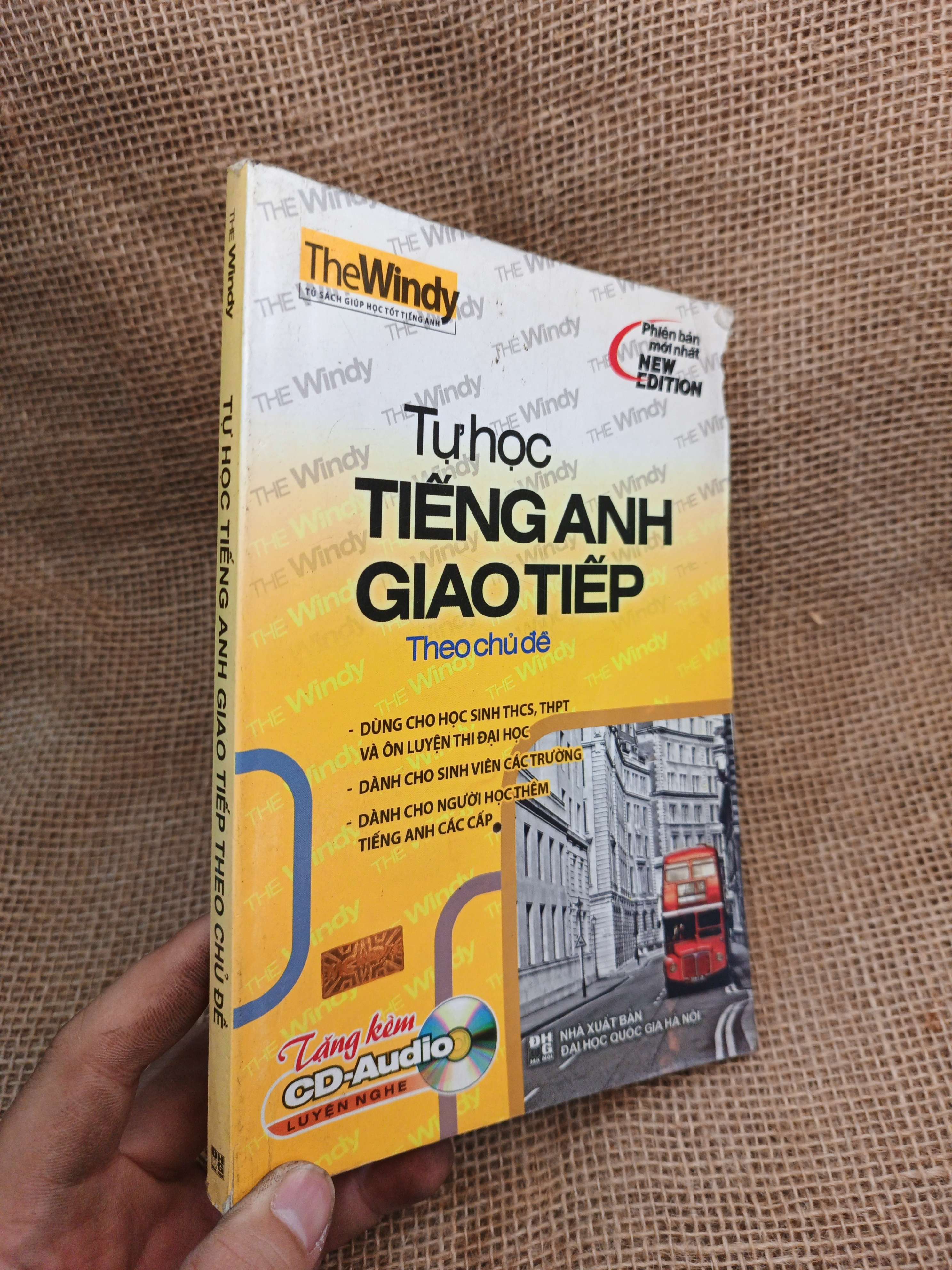 Tự Học Tiếng Anh Giao Tiếp Theo Chủ Đề New Edition 2011 mới 80% ố (Sách tự học tiếng Anh) HLSC