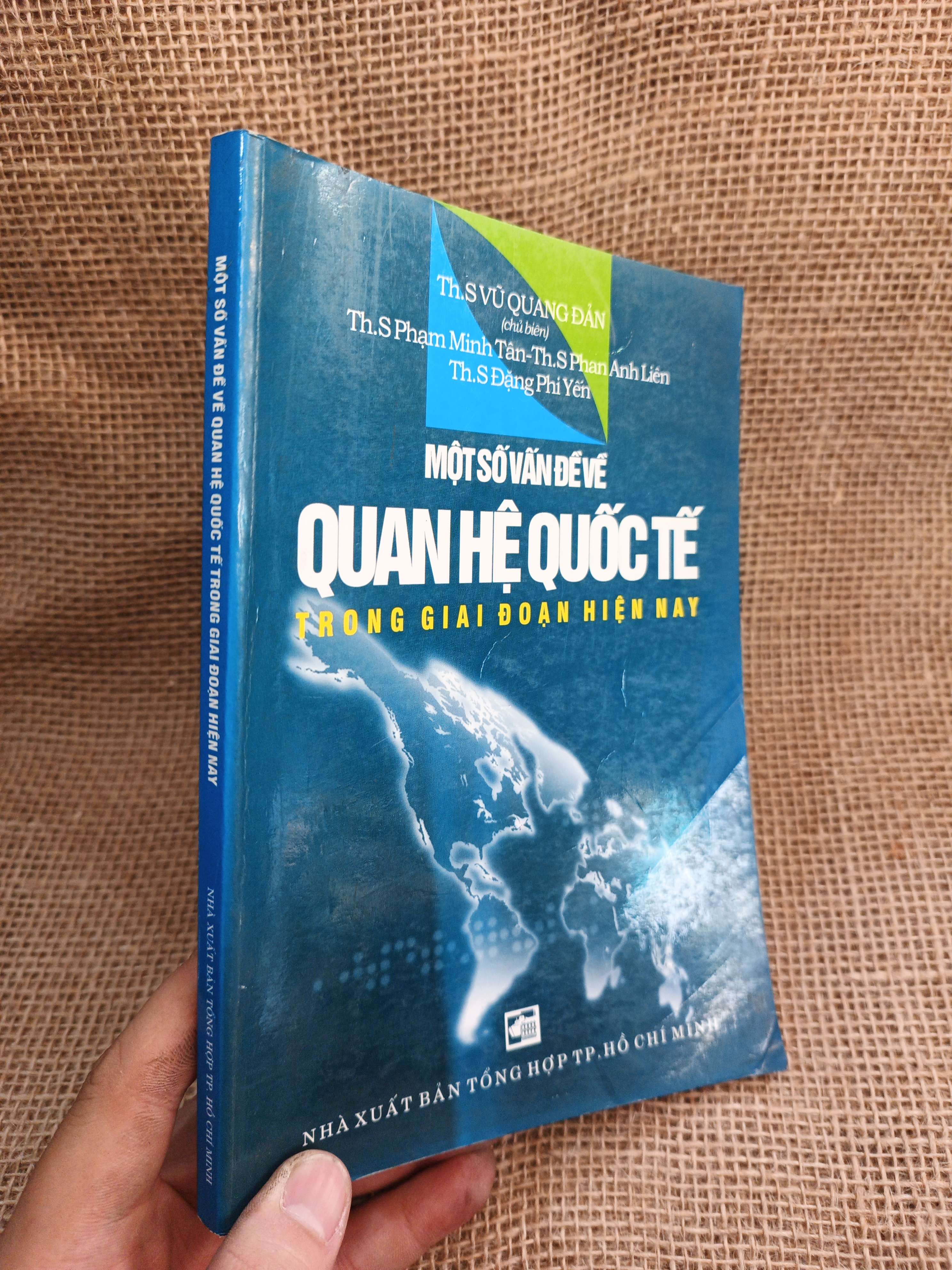 Một Số Vấn Đề Về Quan Hệ Quốc Tế Trong Giai Đoạn Hiện Nay - Vũ Quang Đản, Phạm Minh Tân, Phan Anh Liên, Đặng Phi Yến 2006 mới 80% ố nhẹ (Sách kinh tế - tài chính - chứng khoán) HLSC