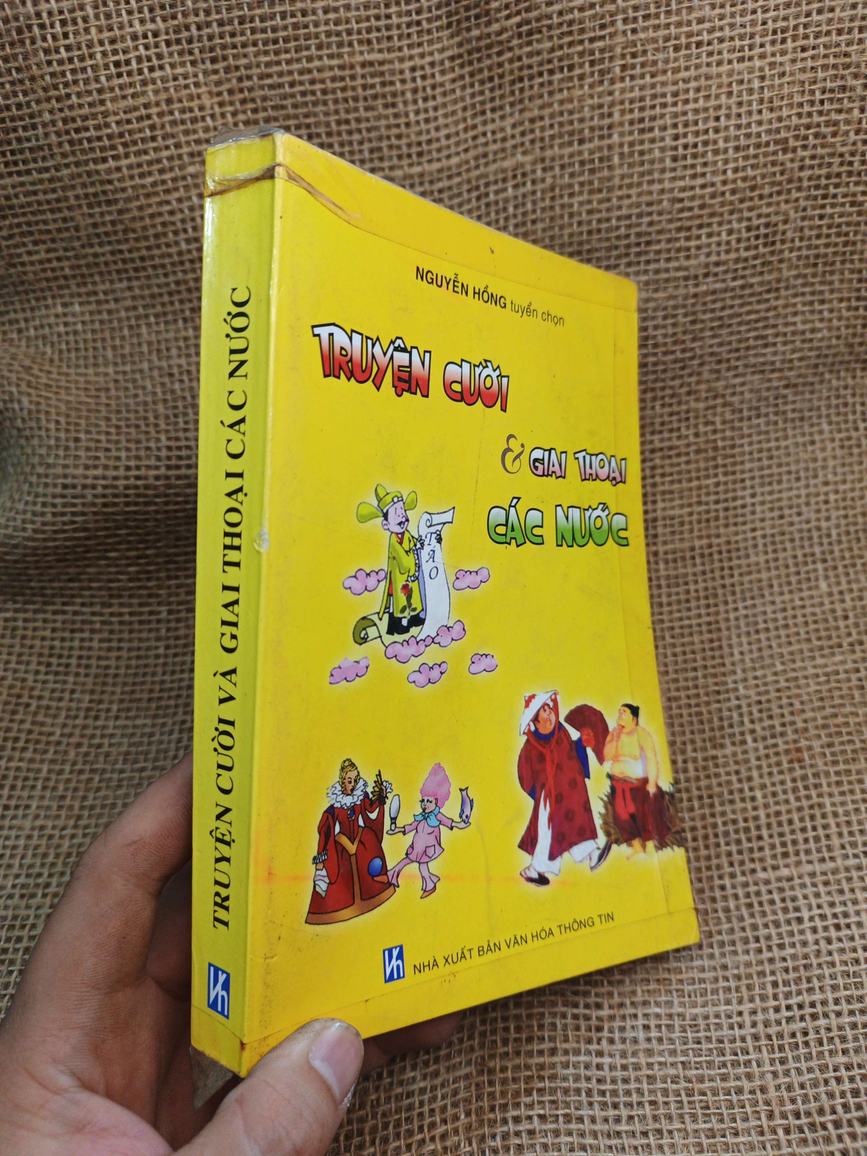 Truyện Cười Và Giai Thoại Các Nước - Nguyễn Hồng Tuyến 2005 mới 80% ố (Sách văn học) HLSC