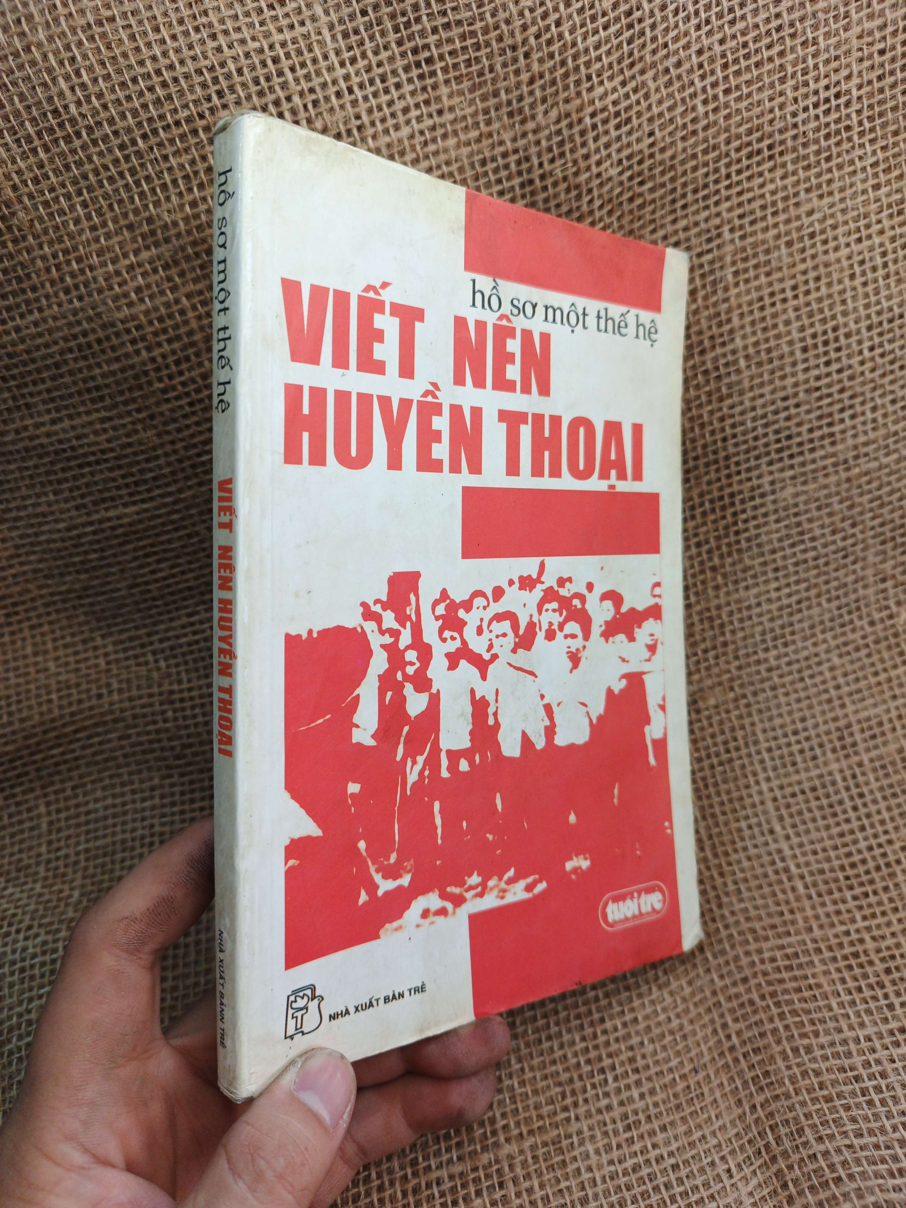 Hồ Sơ Một Thế Hệ: Viết Nên Huyền Thoại 2004 mới 80% ố (Sách văn học) HLSC