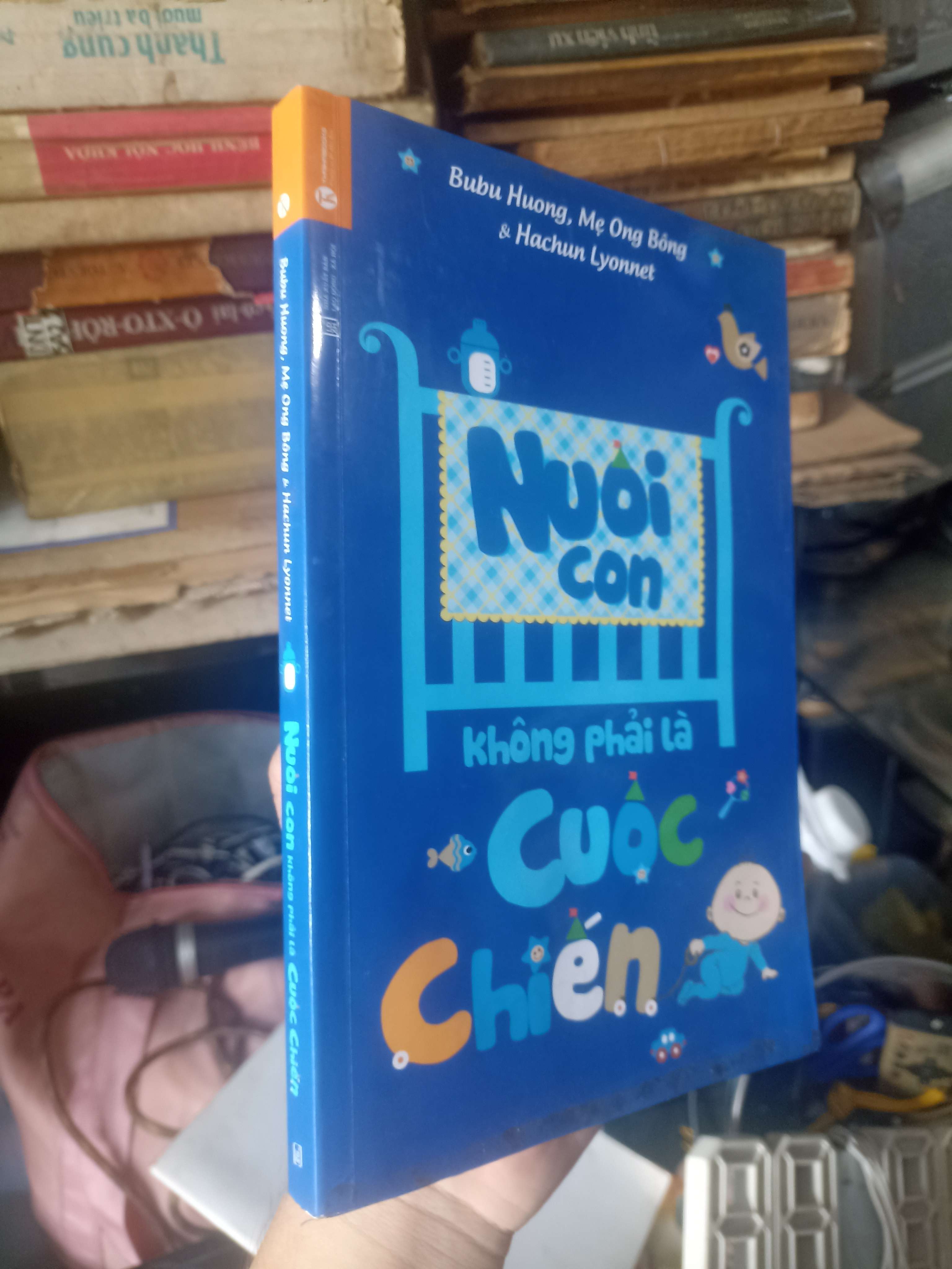 Nuôi Con Không Phải Là Cuộc Chiến - Bubu Hương, Mẹ Ong Bông & Hachun Lyonnet 2014 (Sách mẹ và bé) KSX