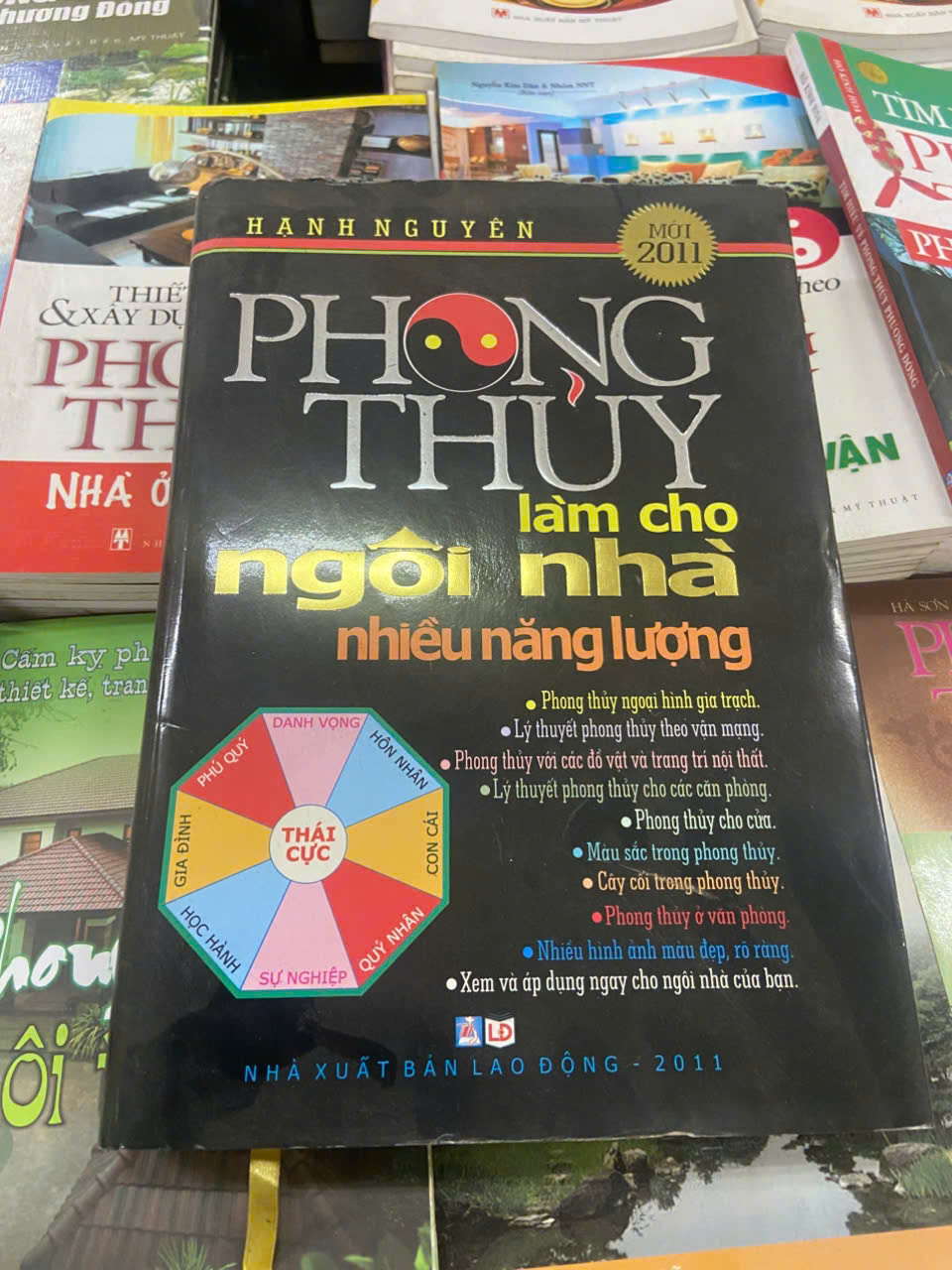 Phong thủy làm cho ngôi nhà nhiều năng lượng (Bìa cứng) - Hạnh Nguyên (Sách kiến thức tổng hợp) VAVO