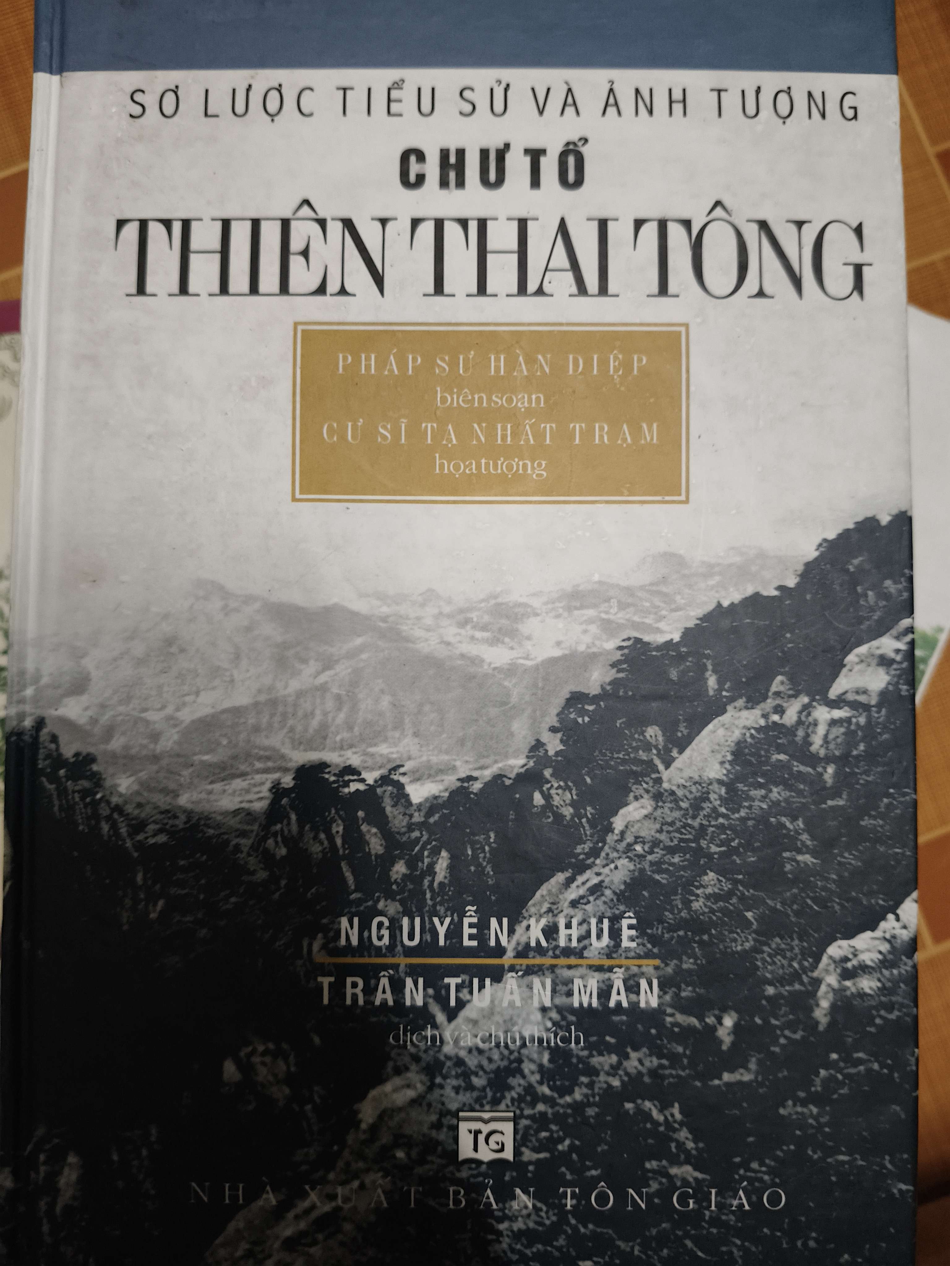 Sơ lược tiểu sử và ảnh tượng chư tổ thiên thai tông -:2005 - 203 trang (Bìa cứng, Kt 16.24) (Phật giáo) ANTQ