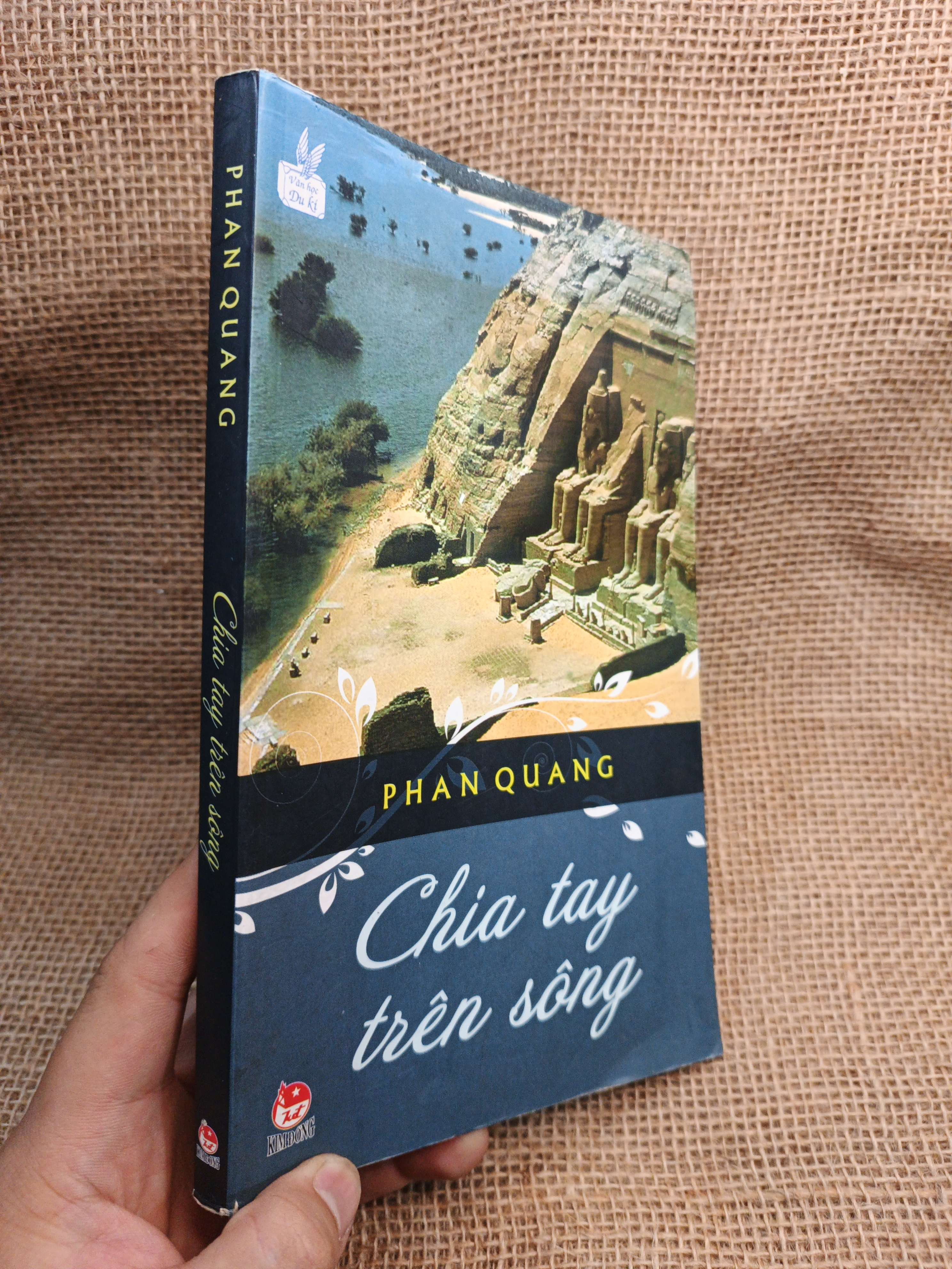 Chia Tay Trên Sông - Phan Quang 2010 mới 80% chóc gáy (Sách văn học) HMT