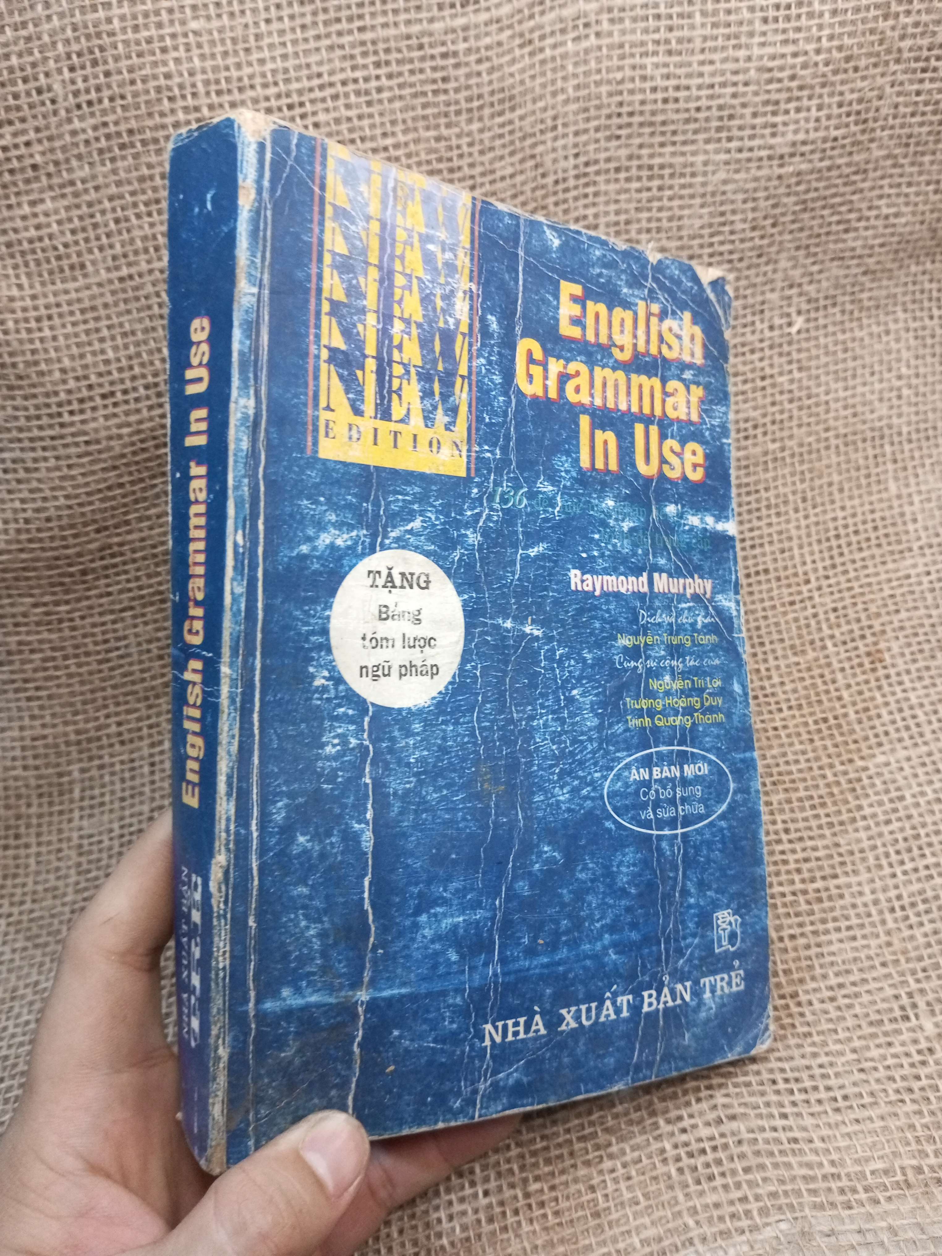 English Grammar In Use - Raymond Murphy 2004 mới 80% ố nhăn bìa (Sách tự học tiếng Anh) HLSC