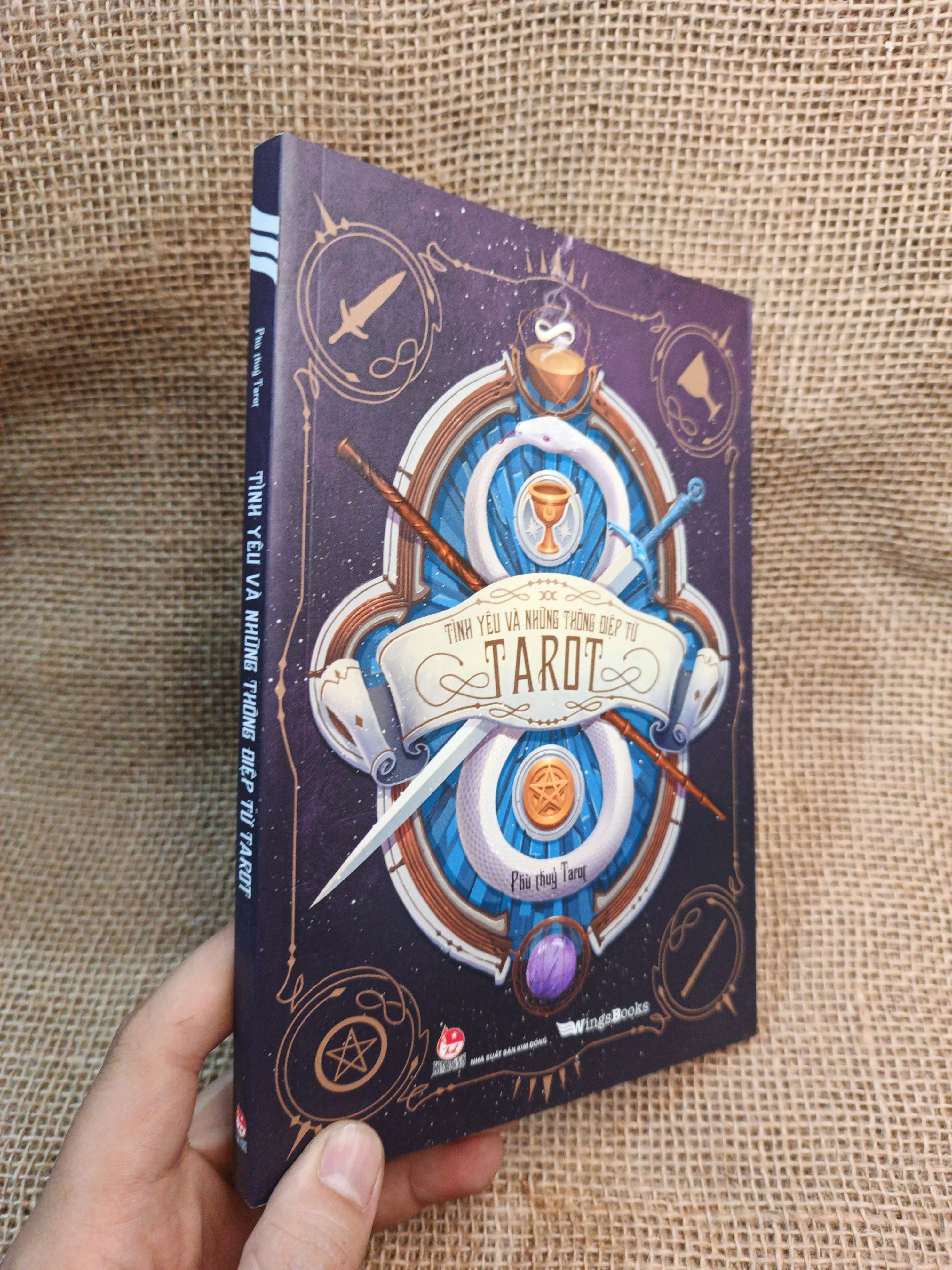 Tình Yêu Và Những Thông Điệp Từ Tarot - Phù Thủy Tarot 2021 mới 90% (Sách tôn giáo - tâm linh) HMT