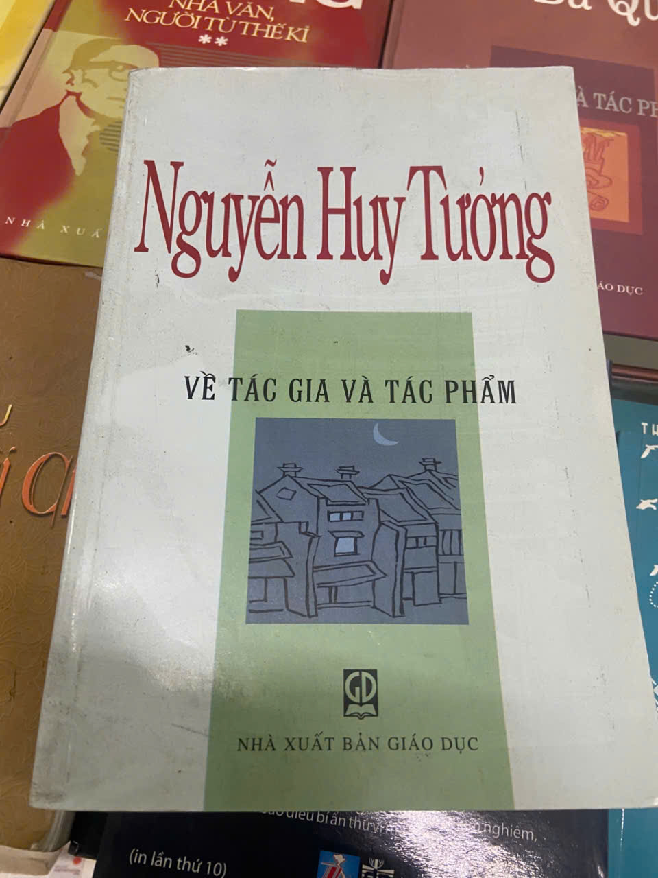Nguyễn Huy Tưởng về tác giả và tác phẩm (Sách văn học) VAVO