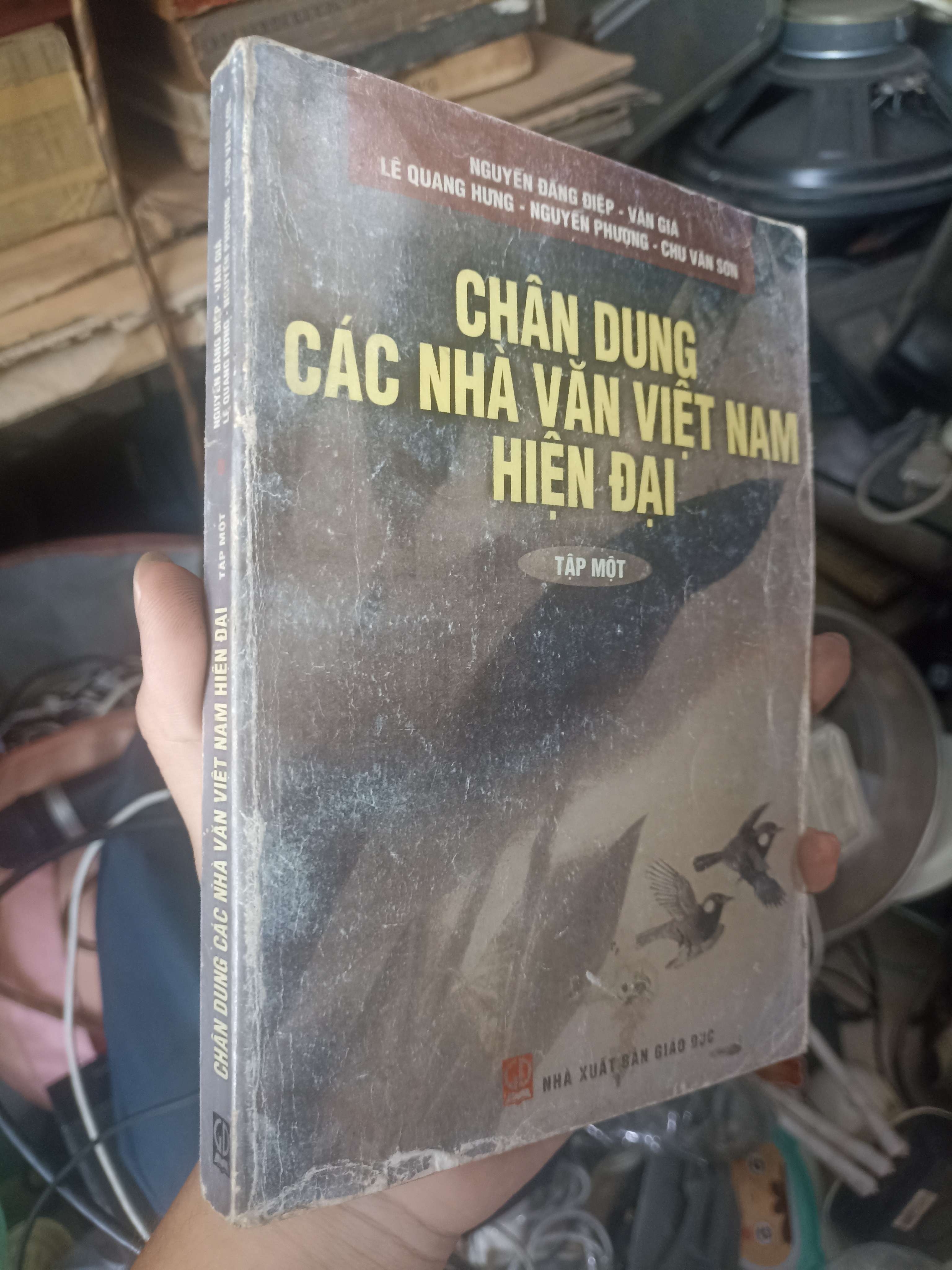 Chân dung các nhà văn Việt Nam hiện đại (Tập một) - Nguyễn Đăng Điệp, Văn Giá, Lê Quang Hưng, Nguyễn Phượng & Chu Văn Sơn 2005 (Văn học Việt Nam) KSX