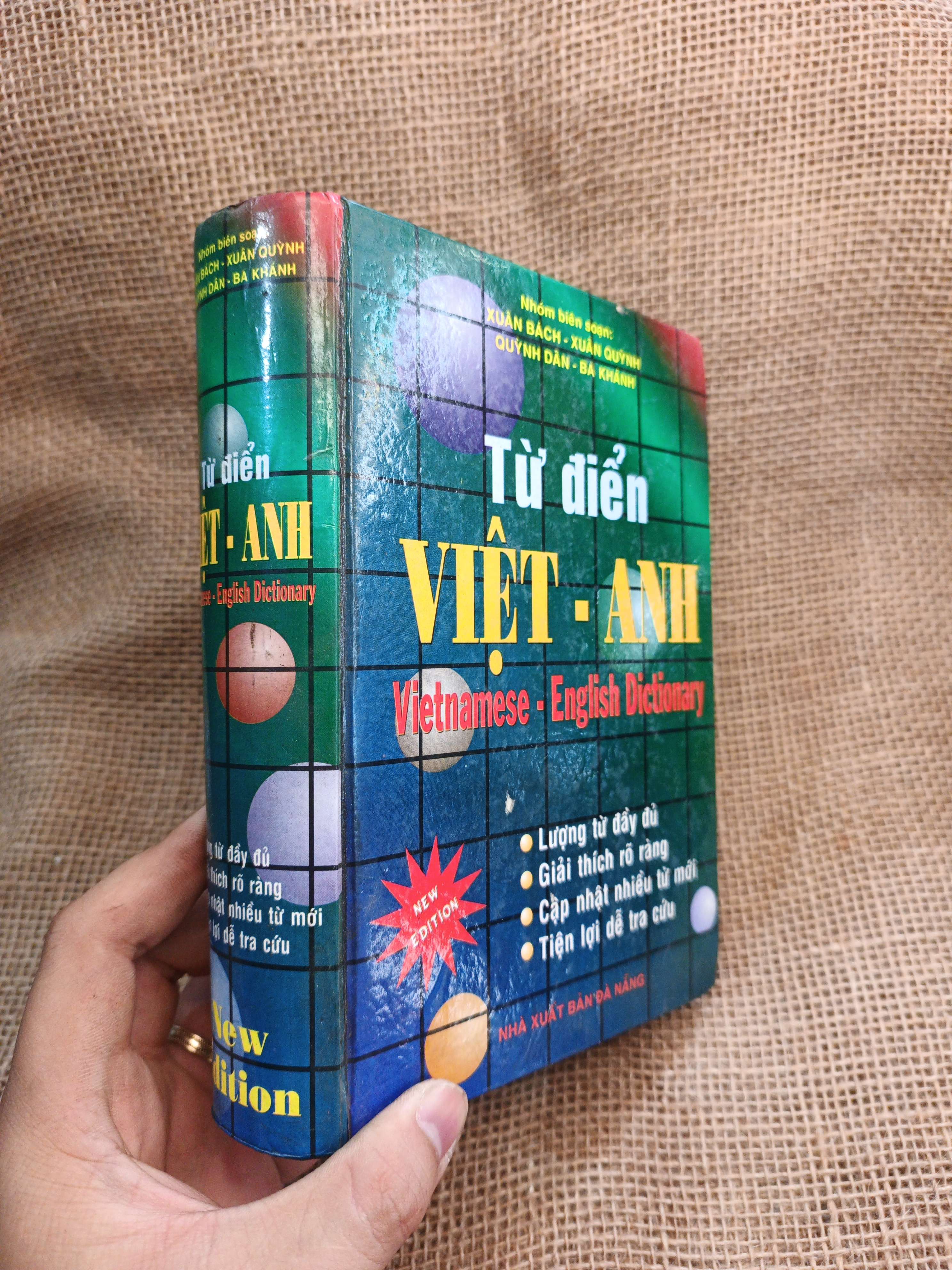 Từ Điển Việt - Anh - Xuân Bách, Xuân Quỳnh, Quỳnh Dân, Bà Khánh 1999 mới 80% ố bìa cứng (Từ điển) HLSC
