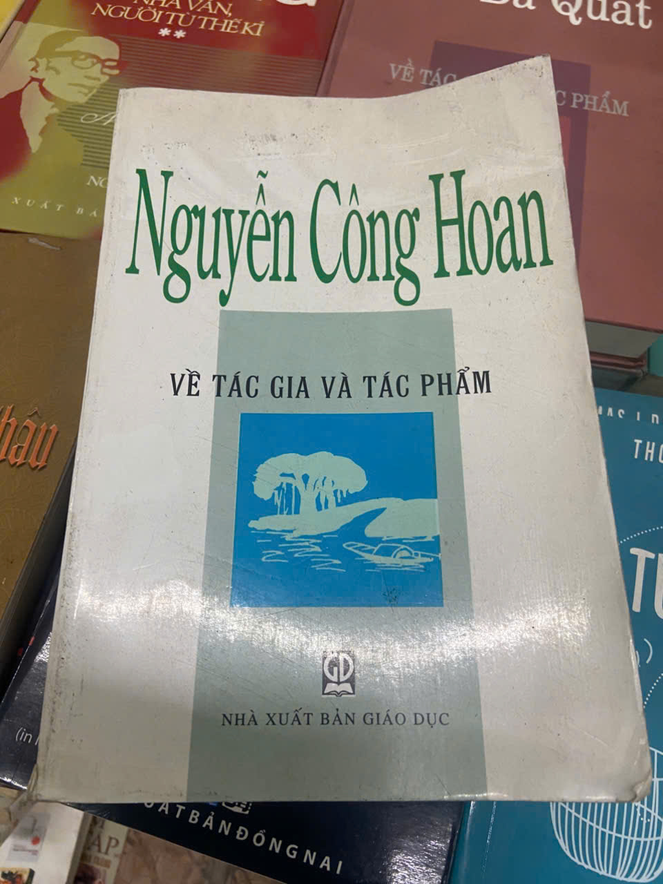 Nguyễn Công Hoan về tác giả và tác phẩm (Sách văn học) VAVO
