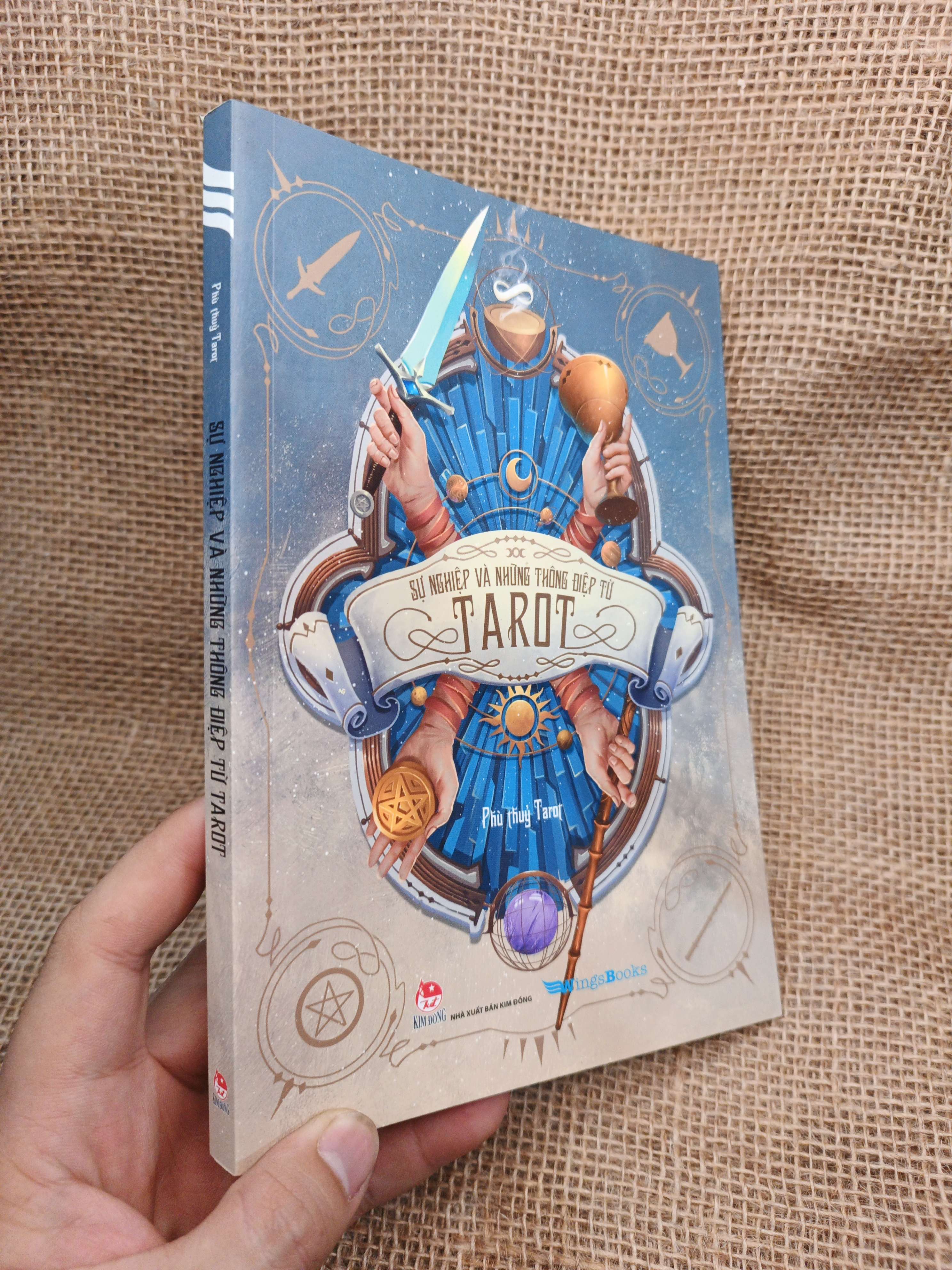 Sự Nghiệp Và Những Thông Điệp Từ Tarot - Phù Thủy Tarot 2021 mới 90% (Sách tôn giáo - tâm linh) HMT
