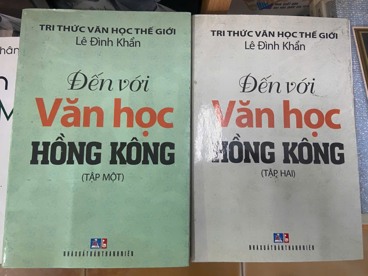 Đến với văn học Hồng Kông - Lê Đình Khẩn (Bộ 2 tập) (Sách văn học) VAVO