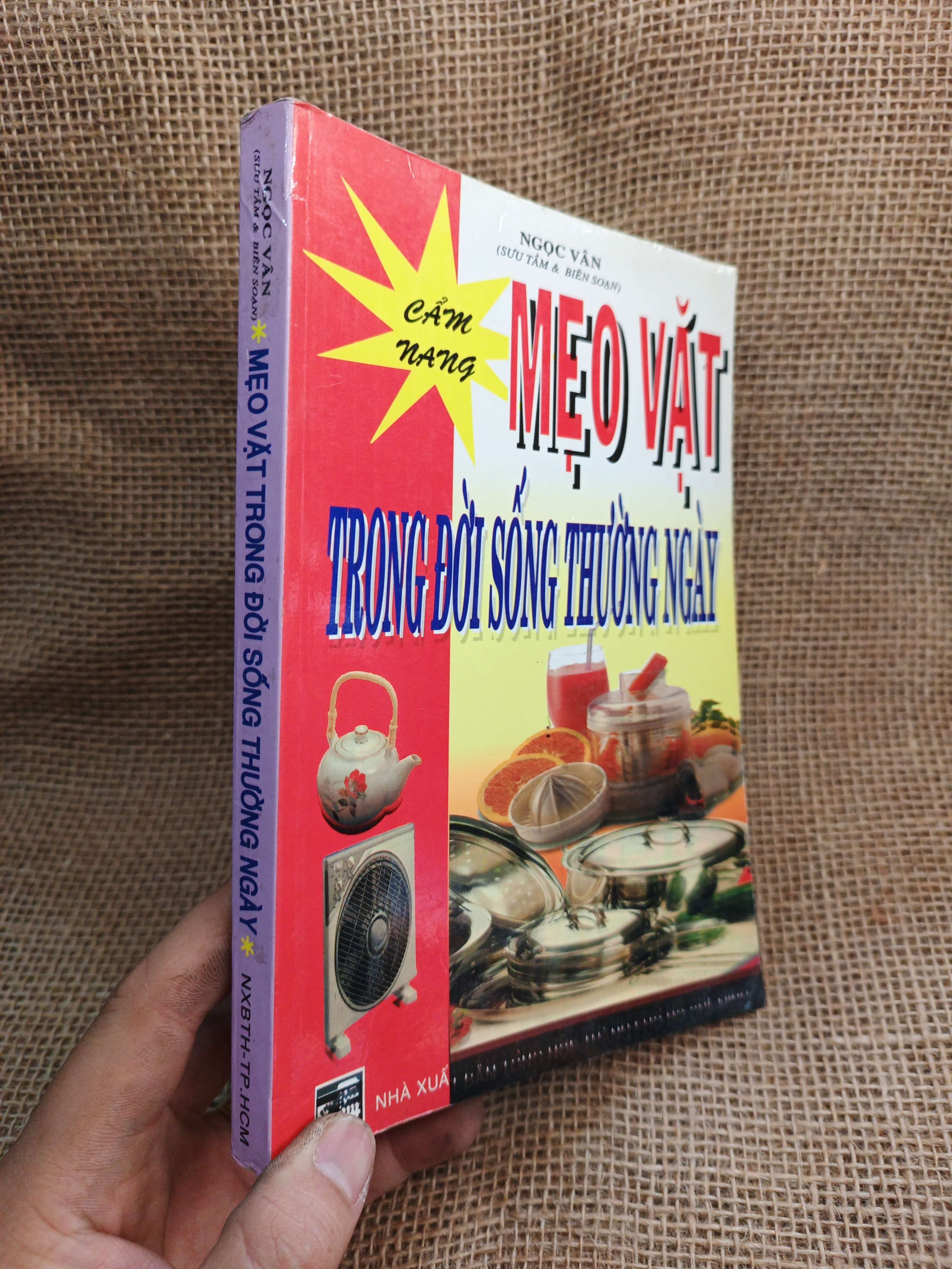 Cẩm Nang Mẹo Vặt Trong Đời Sống Thường Ngày - Ngọc Vân 2005 mới 80% ố nhẹ (Sách kỹ năng) HLSC