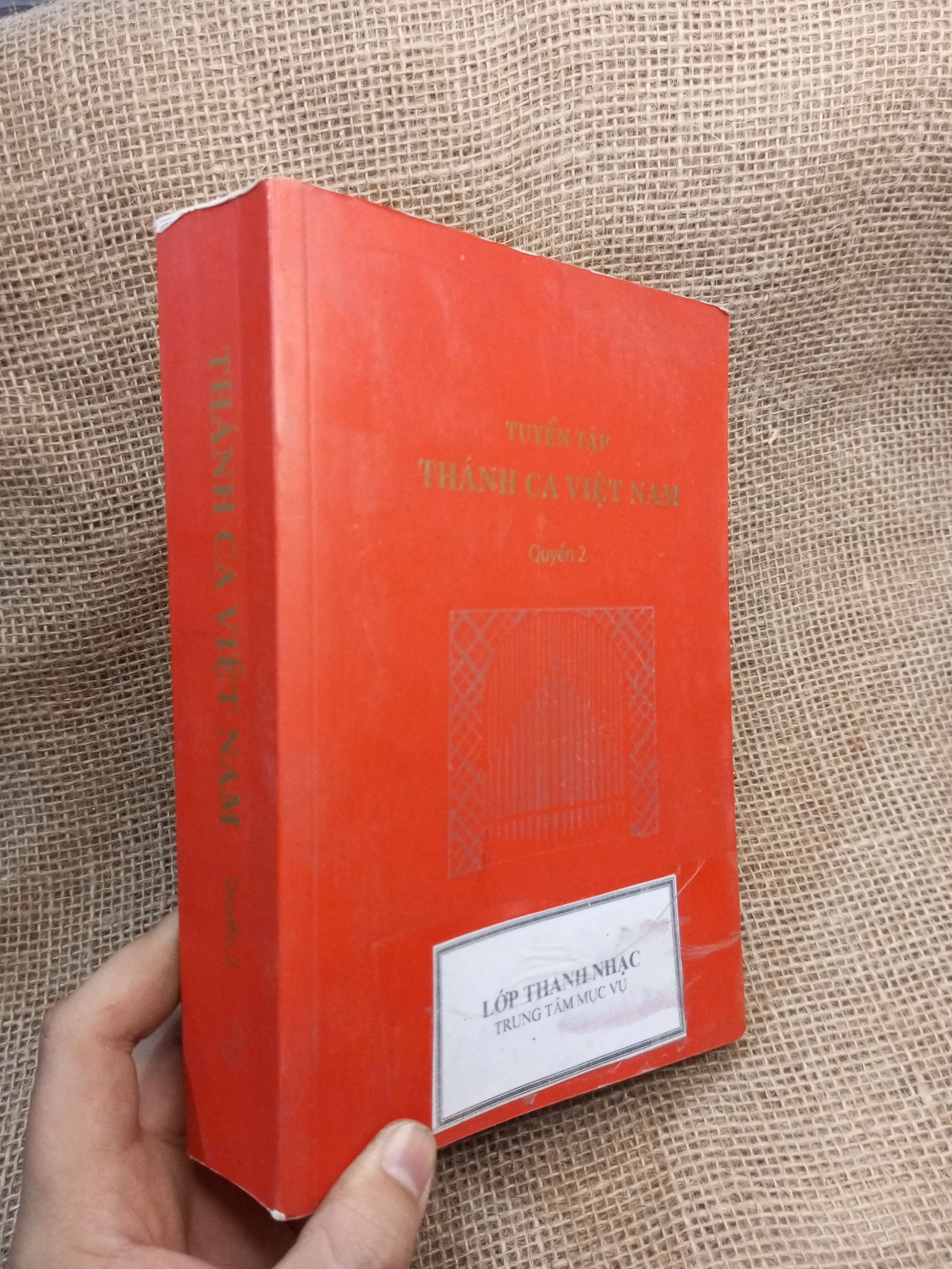 Tuyển Tập Thánh Ca Việt Nam - Quyển 2 - Lớp Thanh Nhạc Trung Tâm Mục Vụ 2016 mới 80% ố (Sách kỹ năng) HLSC