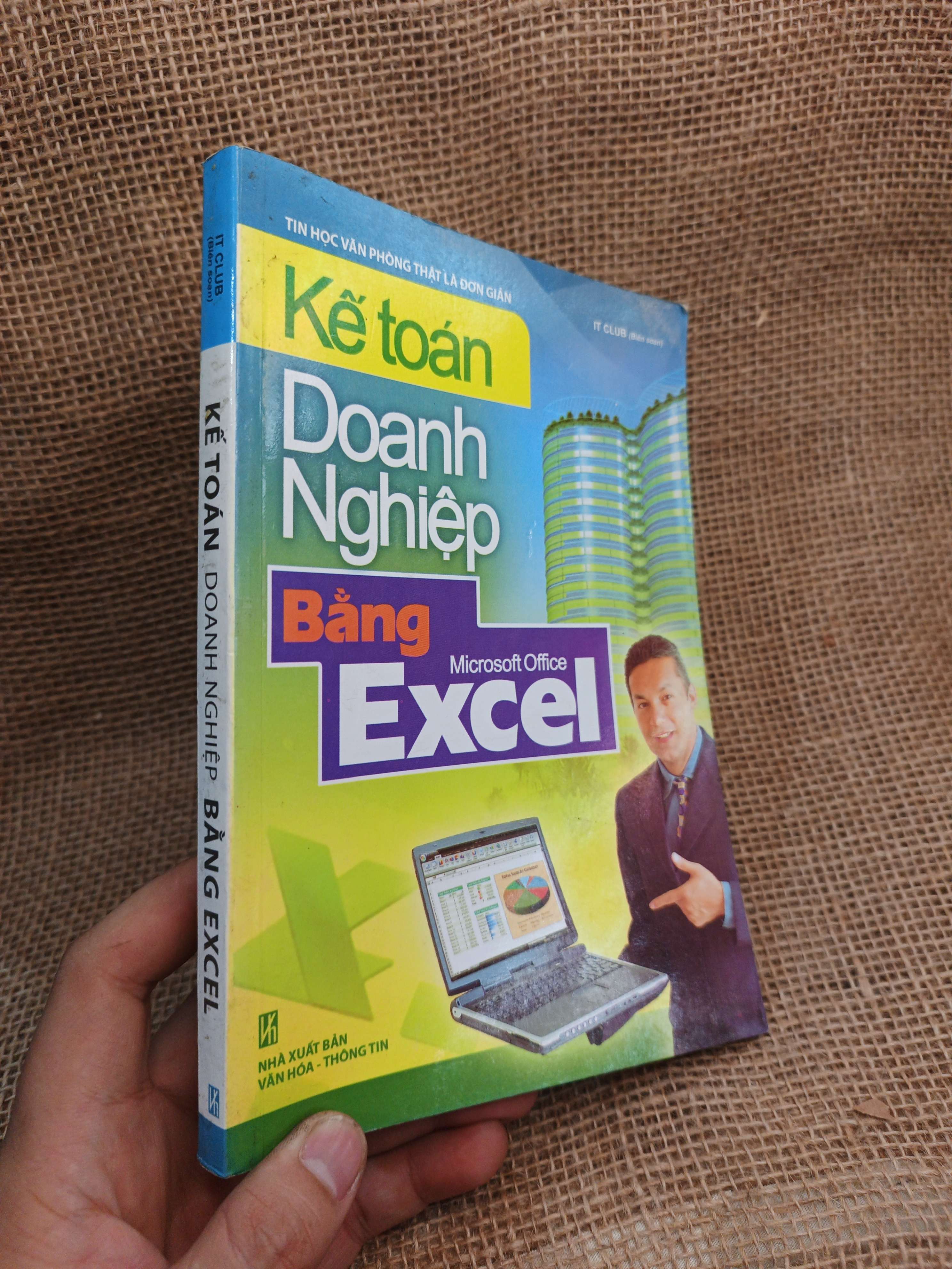 Kế Toán Doanh Nghiệp Bằng Microsoft Office Excel 2012 mới 90% (Sách kỹ năng) HLSC