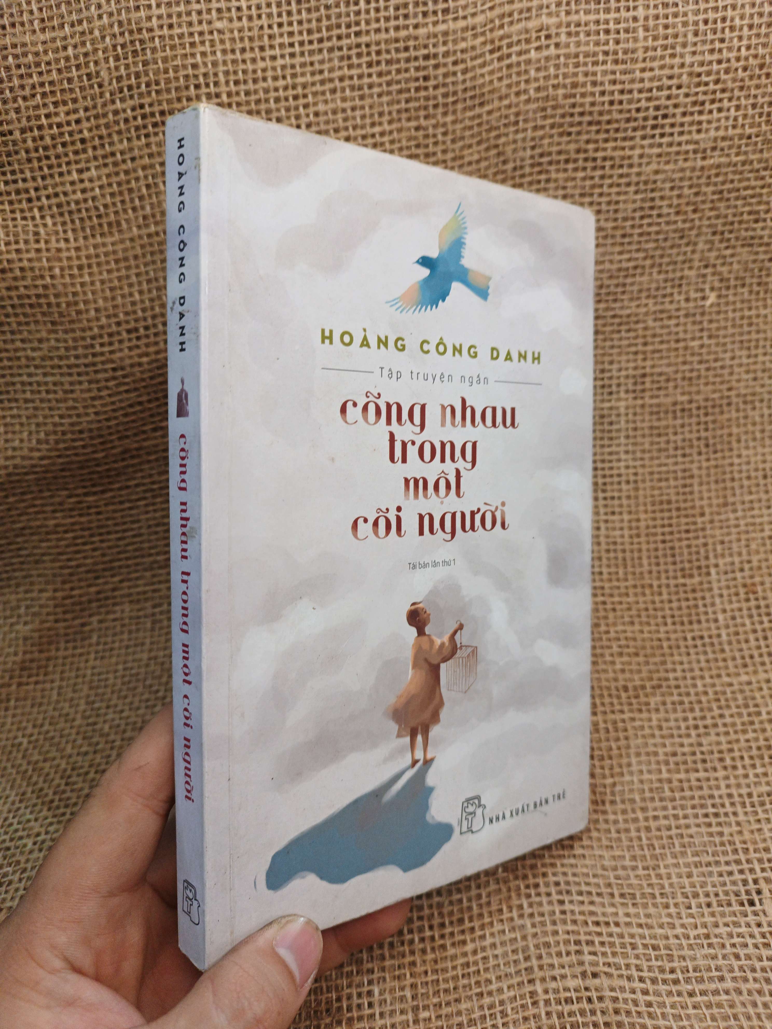 Cõng Nhau Trong Một Cõi Người - Hoàng Công Danh 2016 mới 80% ố (Sách văn học) HLSC