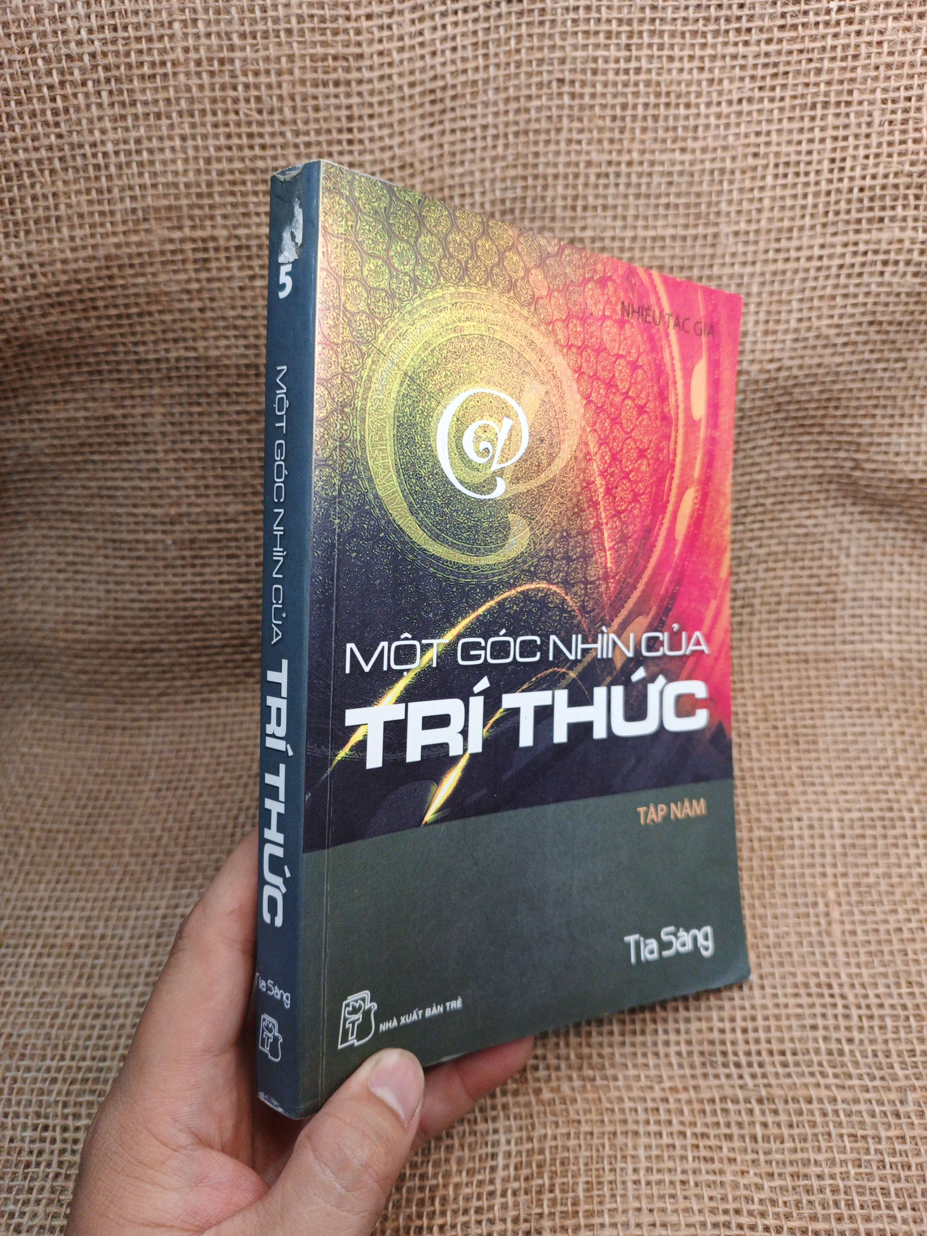 Một Góc Nhìn Của Trí Thức - Tập 5 - Tia Sáng 2005 mới 80% ố (Sách văn học) HMT