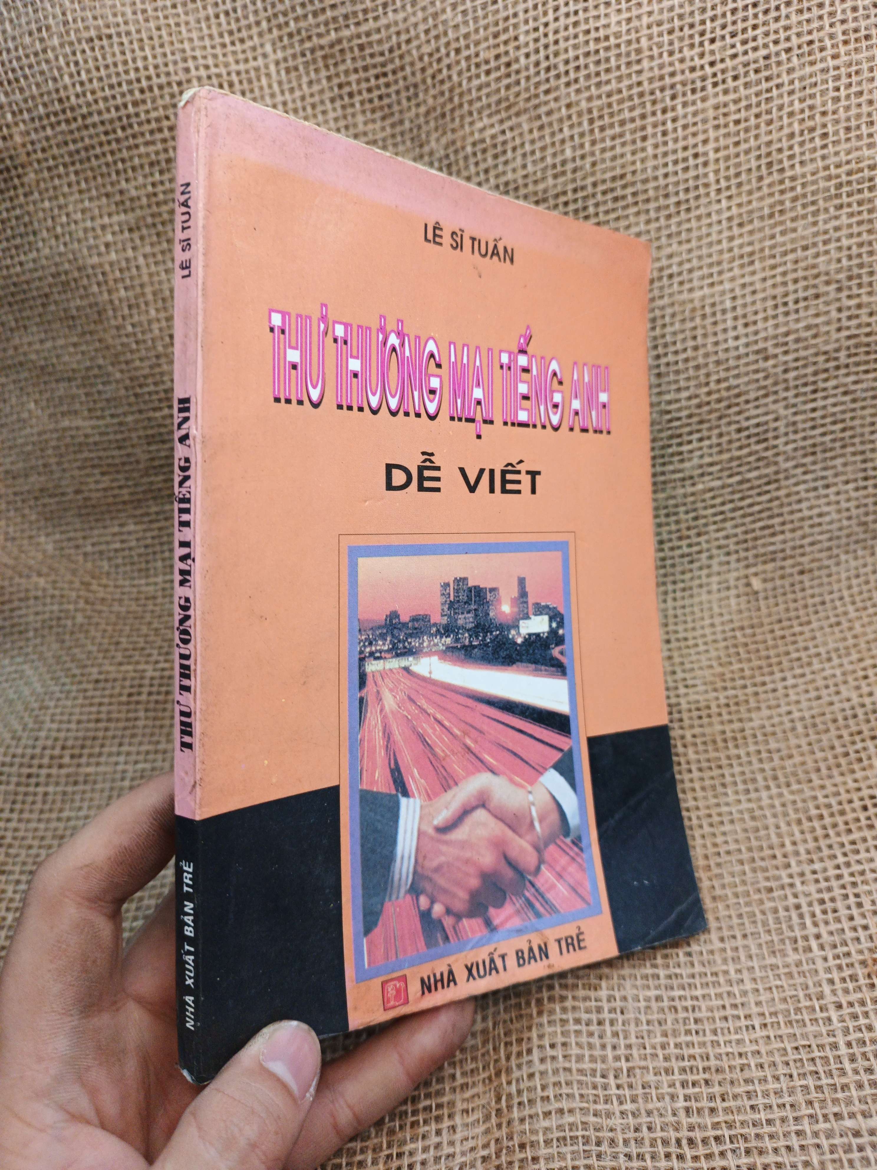 Thư Thương Mại Tiếng Anh Dễ Viết - Lê Sĩ Tuấn mới 80% ố vẽ ít (Sách tự học tiếng Anh) HLSC