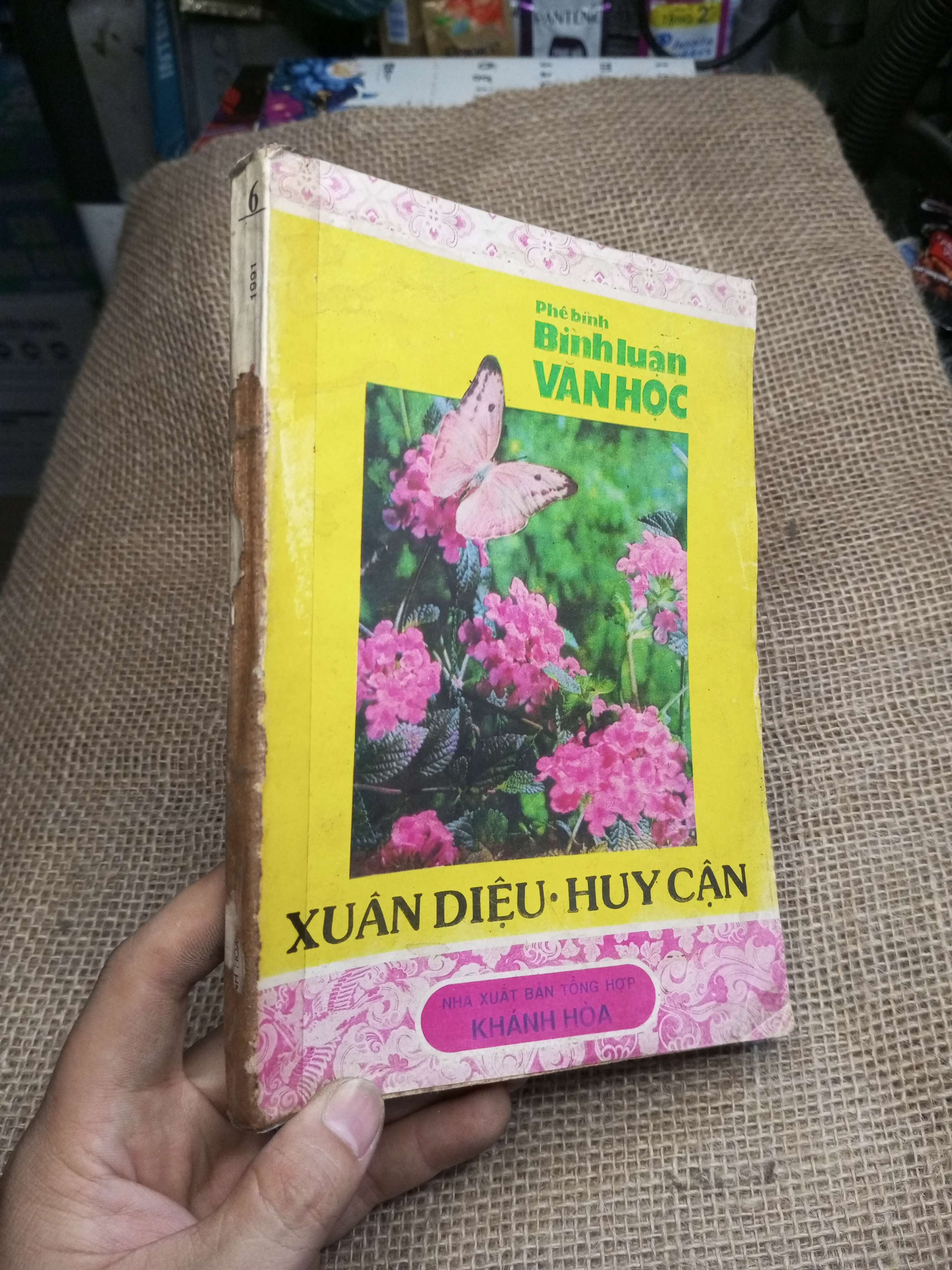 Phê Bình Bình Luận Văn Học - Xuân Diệu, Huy Cận 1991 mới 80% ố (Sách văn học) HLSC