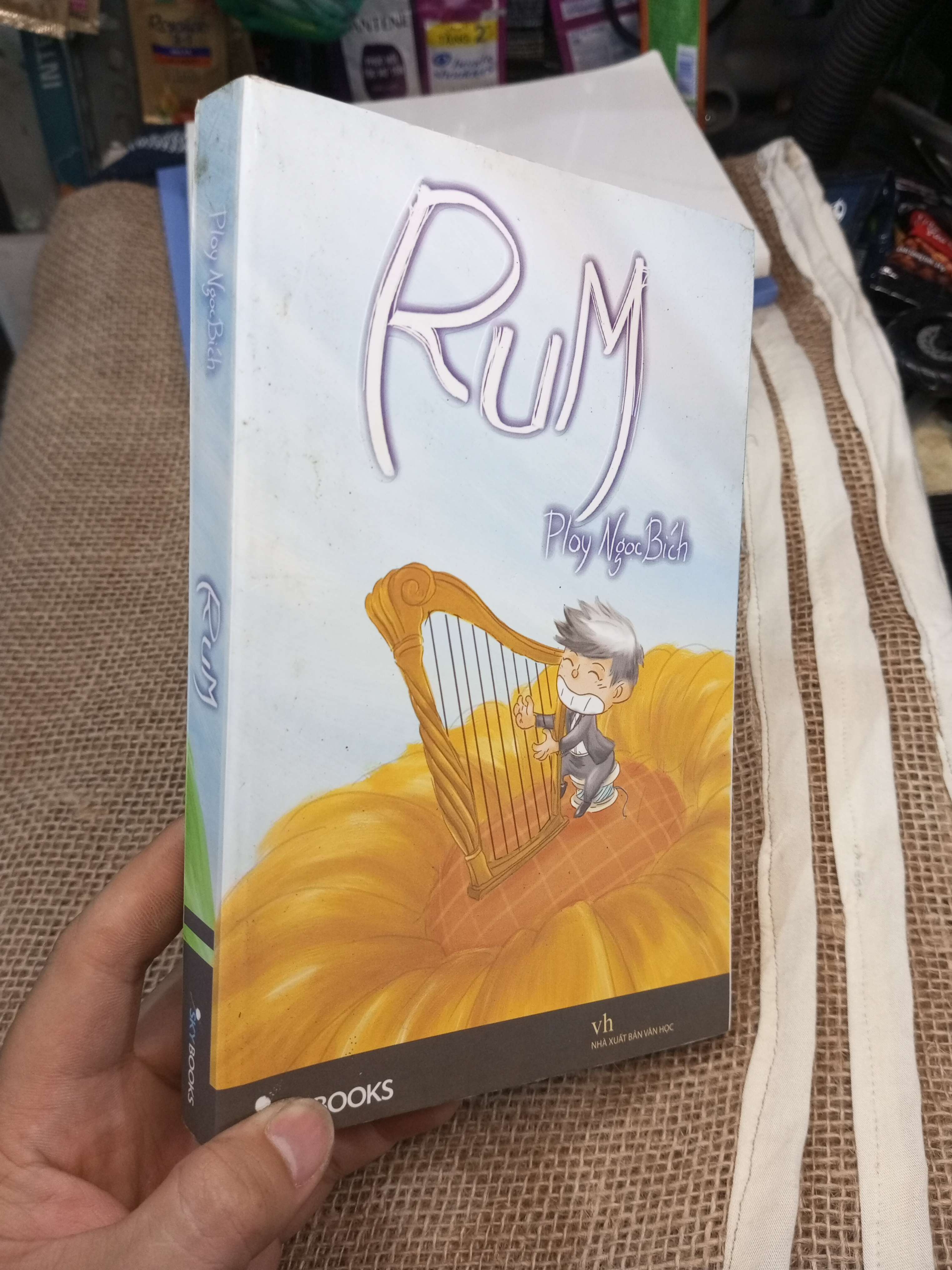 Rum - Ploy Ngọc Bích 2014 mới 80% ố (Sách văn học) HMT