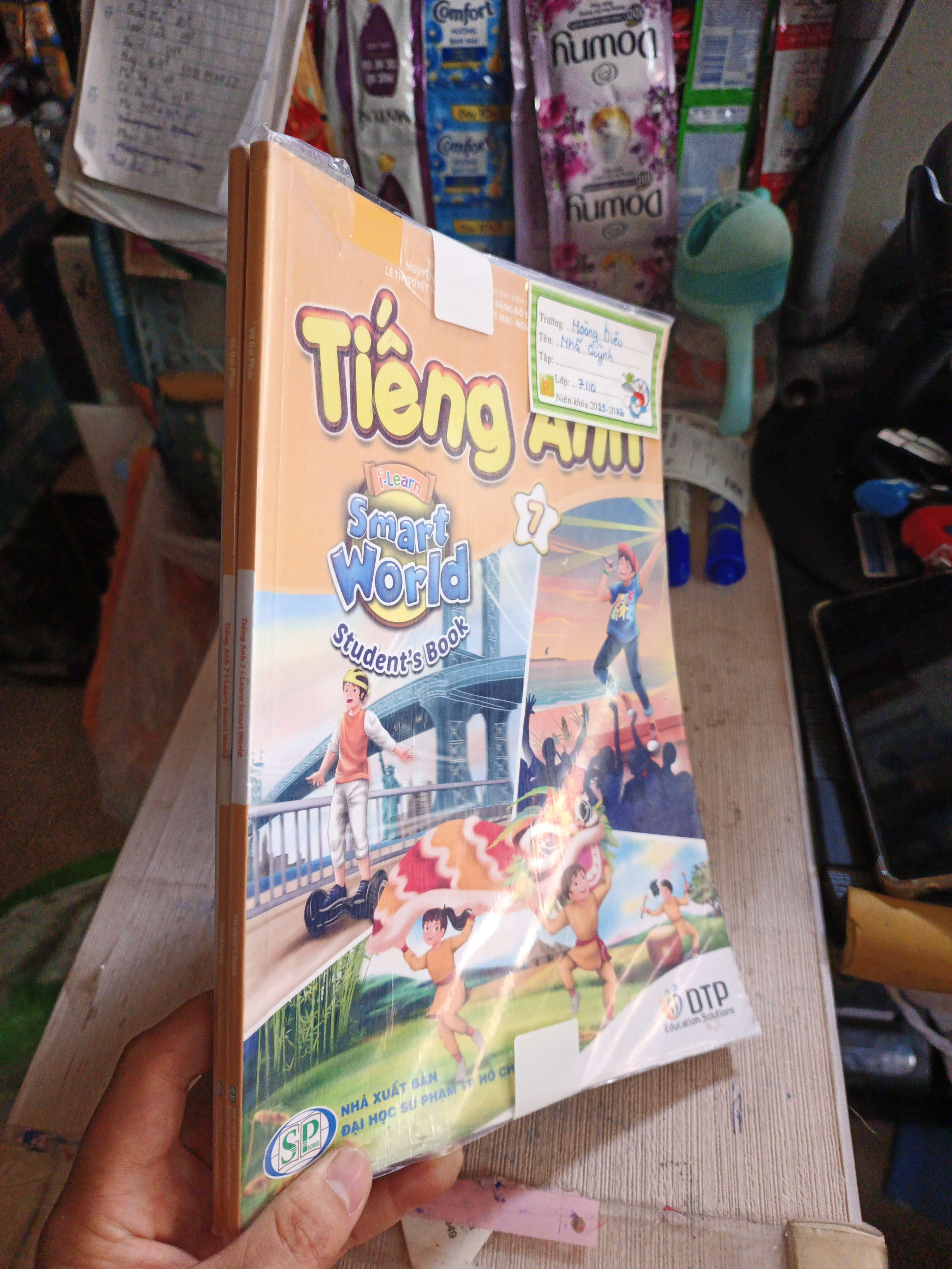 Tiếng Anh 7 I-learn Smart World Student's Book mới 80% có viết (Sách giáo khoa - giáo trình) HLSC