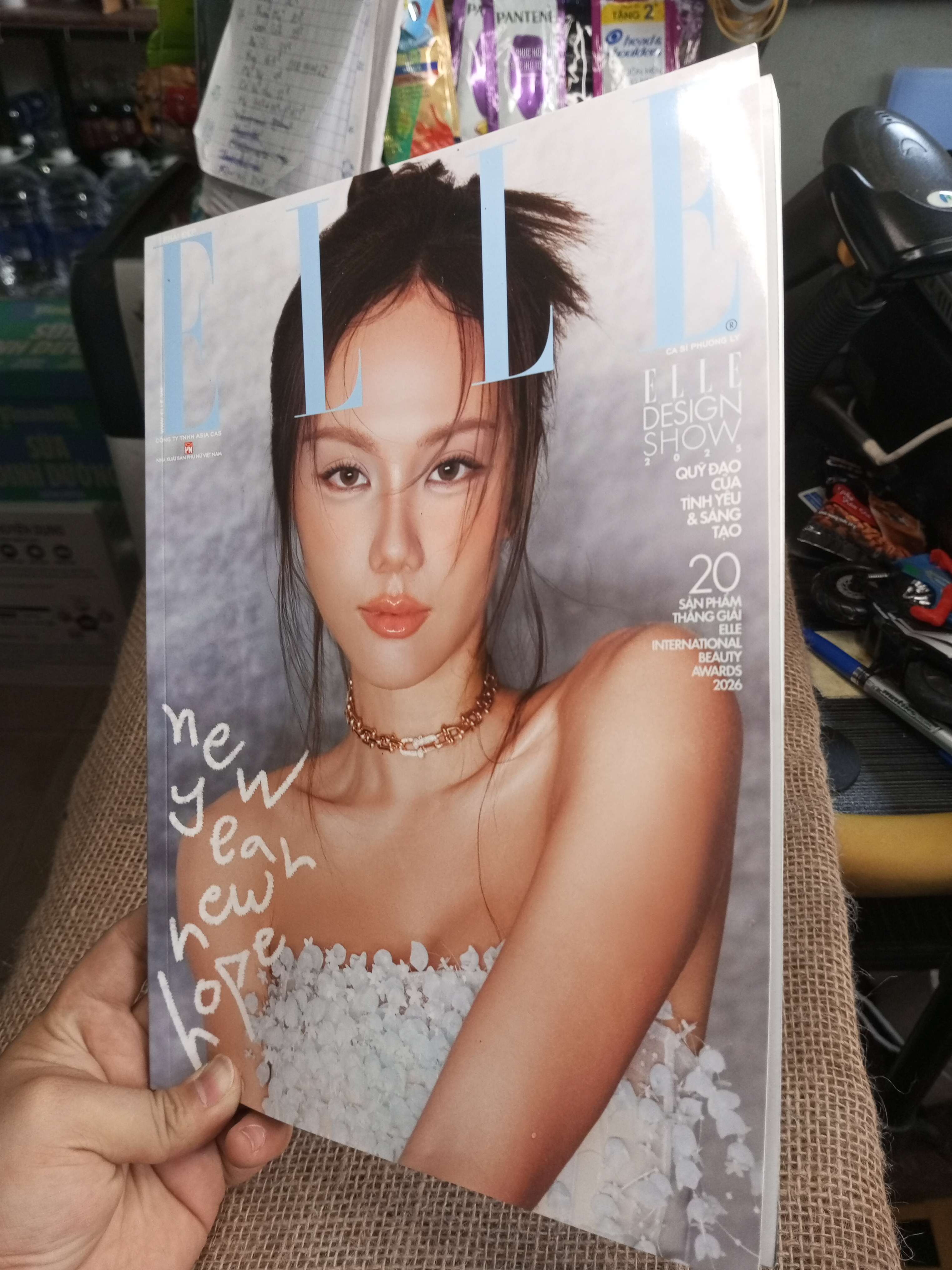 Phái Đẹp Elle Việt Nam - New Year New Hope (Tạp chí) HMT