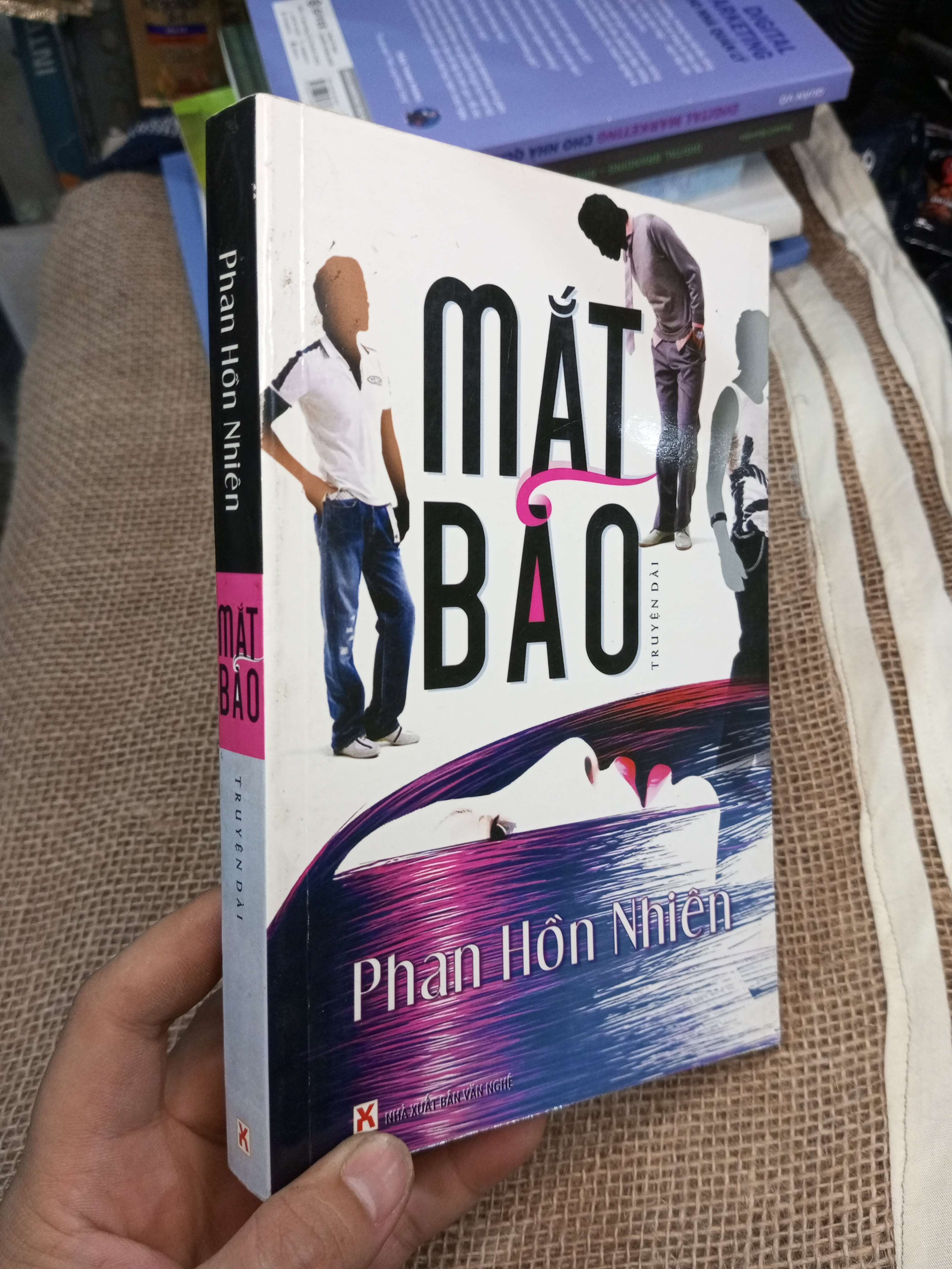 Mắt Bão - Phan Hồn Nhiên 2008 mới 80% ố nhẹ (Sách văn học) HMT