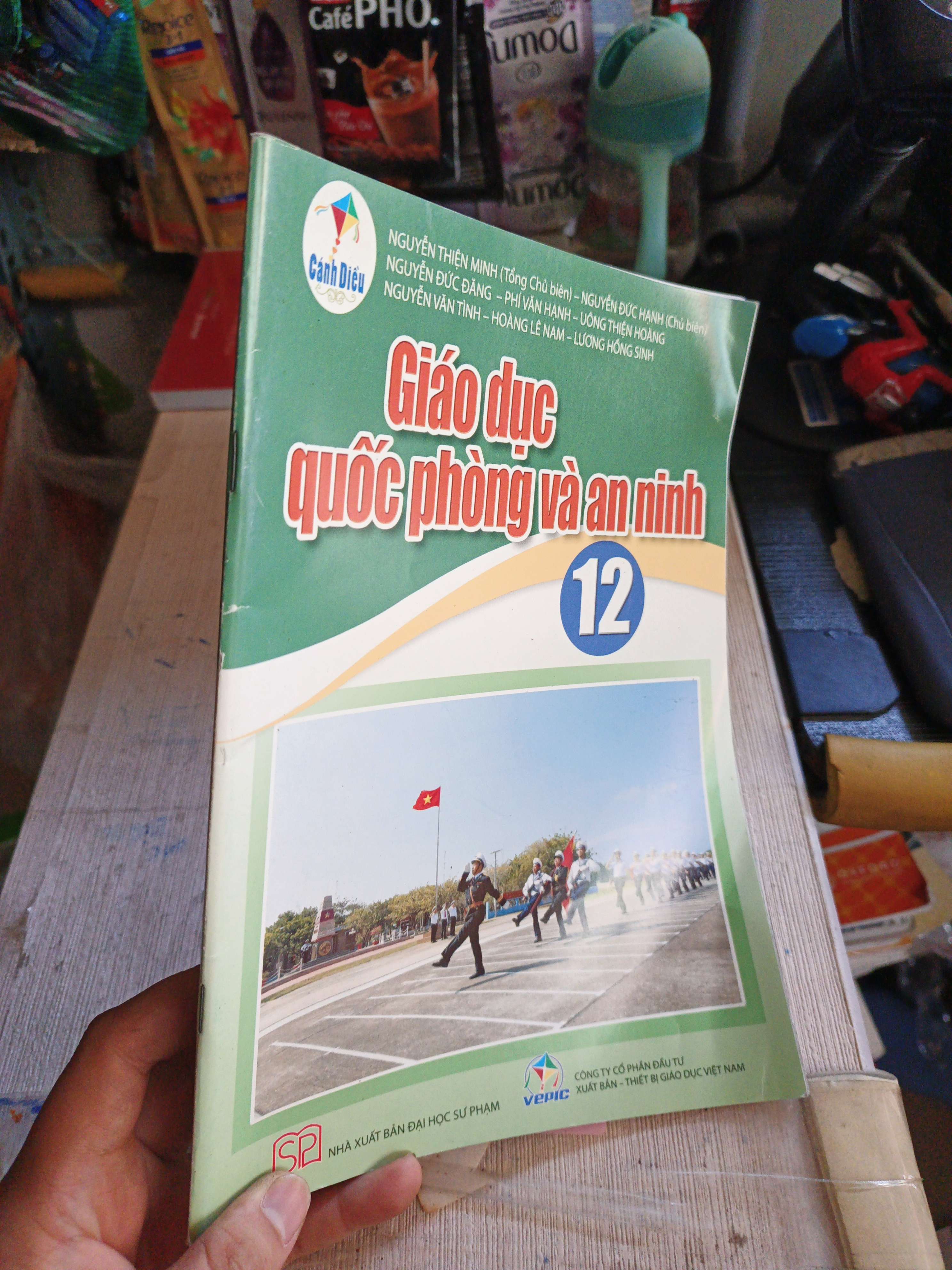 Giáo Dục Quốc Phòng Và An Ninh 12 Cánh diều (Sách giáo khoa - giáo trình) HLSC