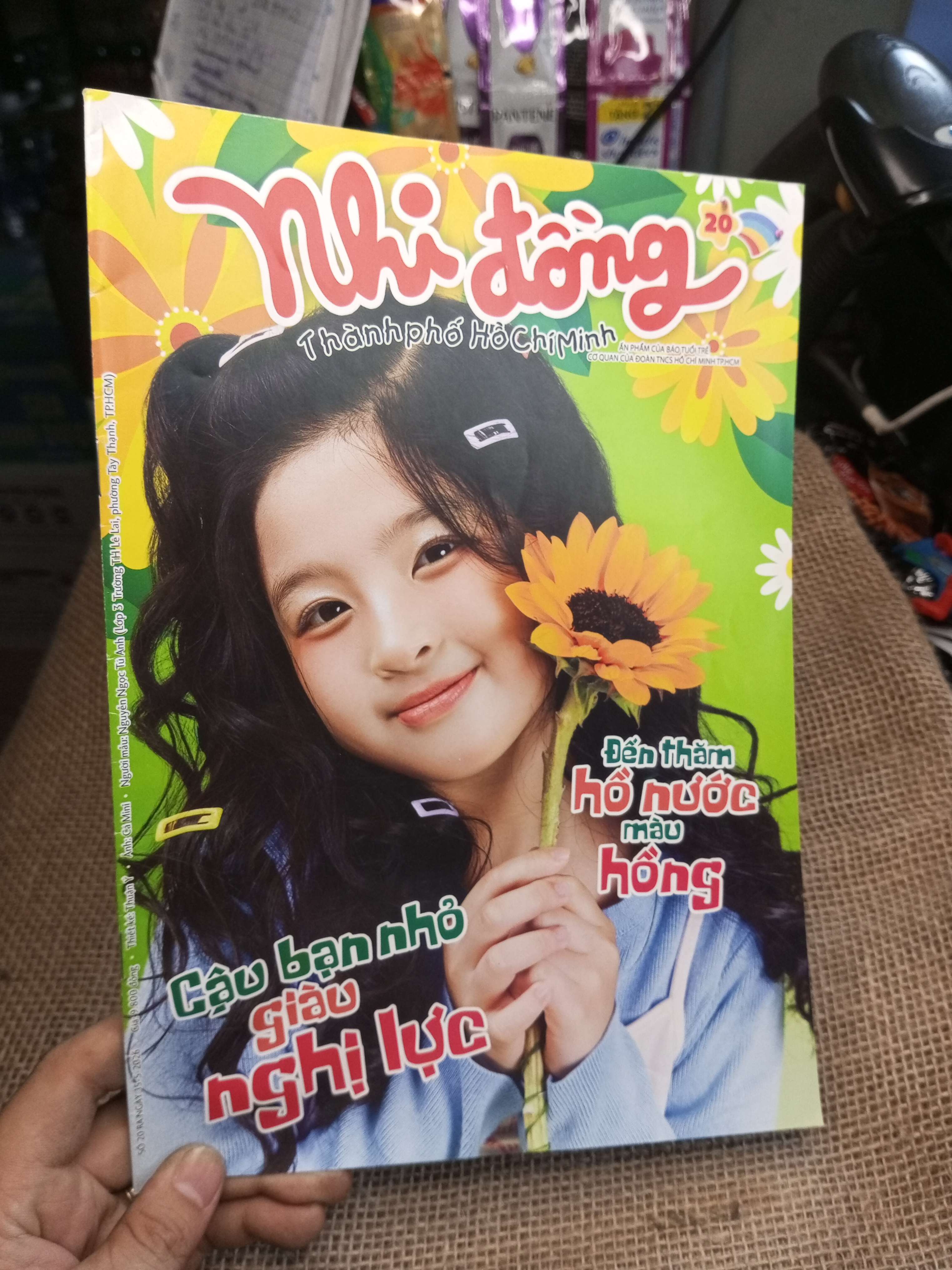 Nhi Đồng Thành Phố Hồ Chí Minh Số 20 - Đến Thăm Hồ Nước Màu Hồng - Cậu Bạn Nhỏ Giàu Nghị Lực (Tạp chí) HLSC