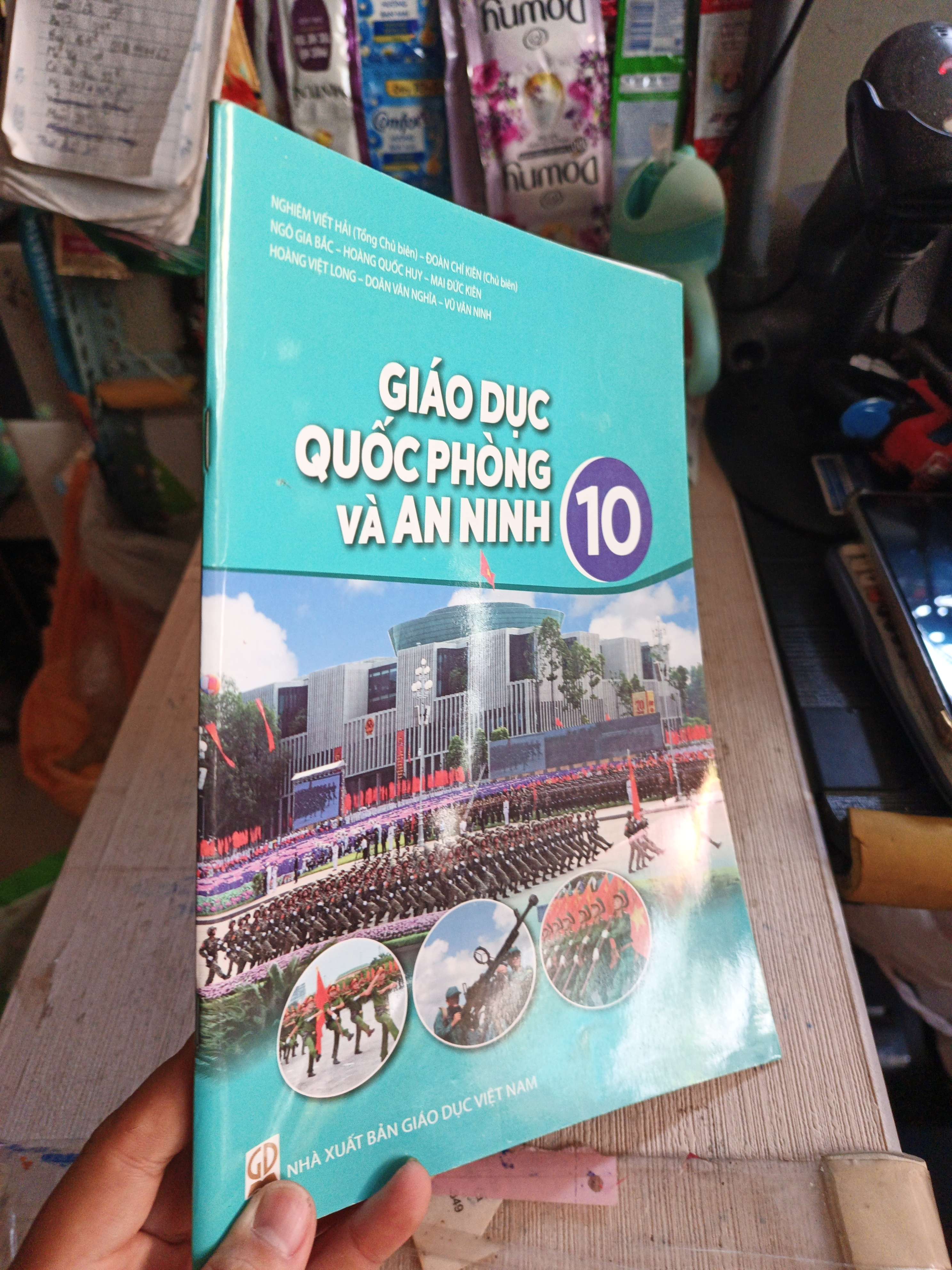 Giáo Dục Quốc Phòng Và An Ninh 10 mới 90% (Sách giáo khoa - giáo trình) HLSC