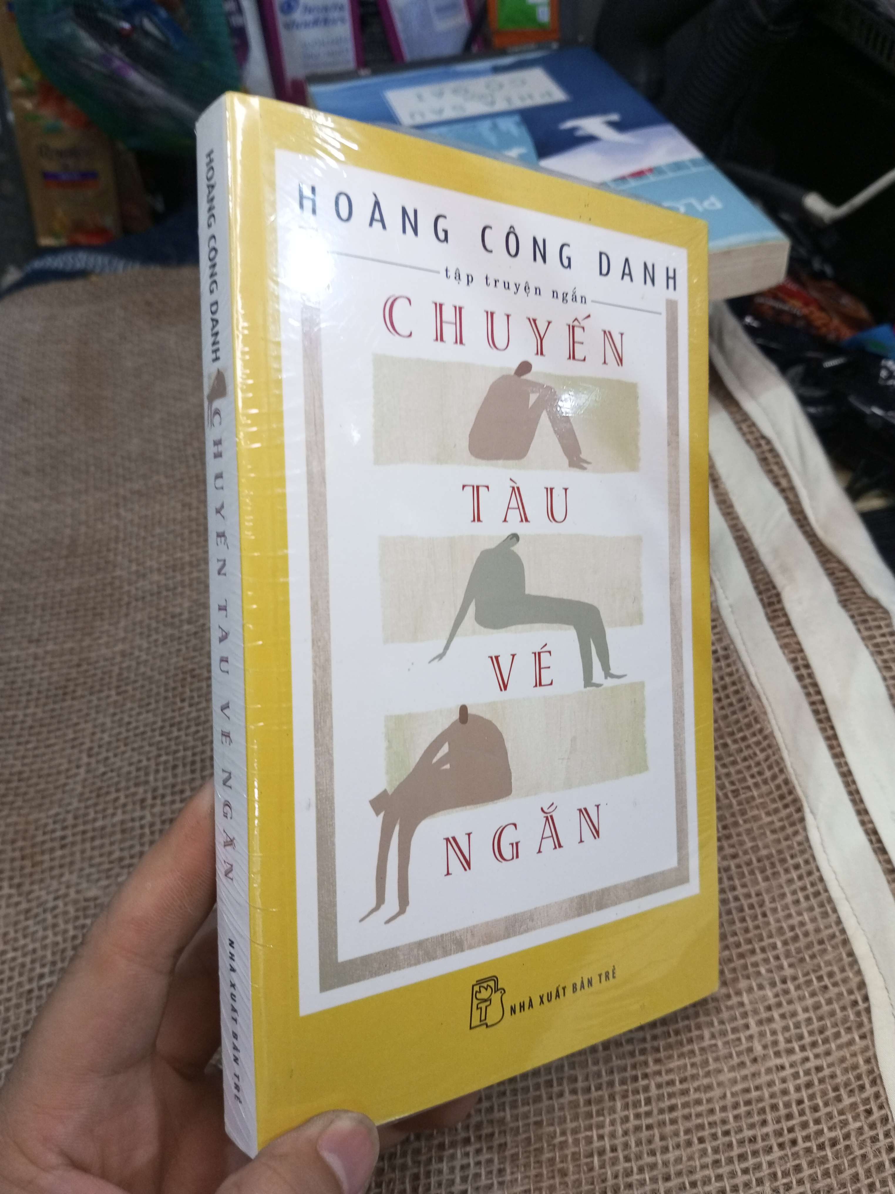 Chuyến Tàu Vé Ngắn Tập Truyện Ngắn - Hoàng Công Danh mới 90% ố nhẹ (Sách văn học) HMT